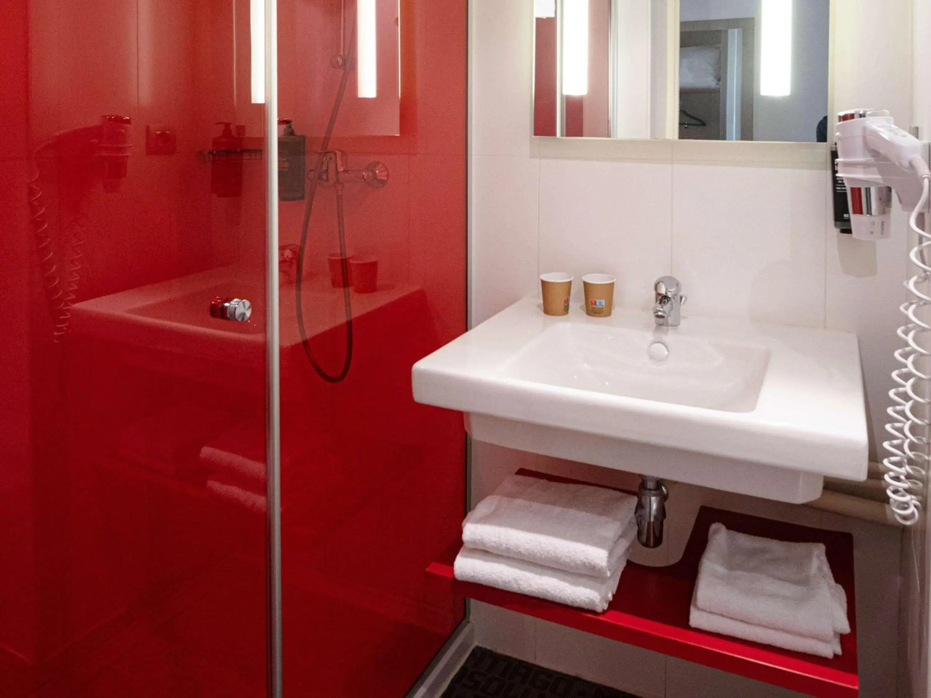 Bathroom in ibis Styles Toulouse Cite Espace