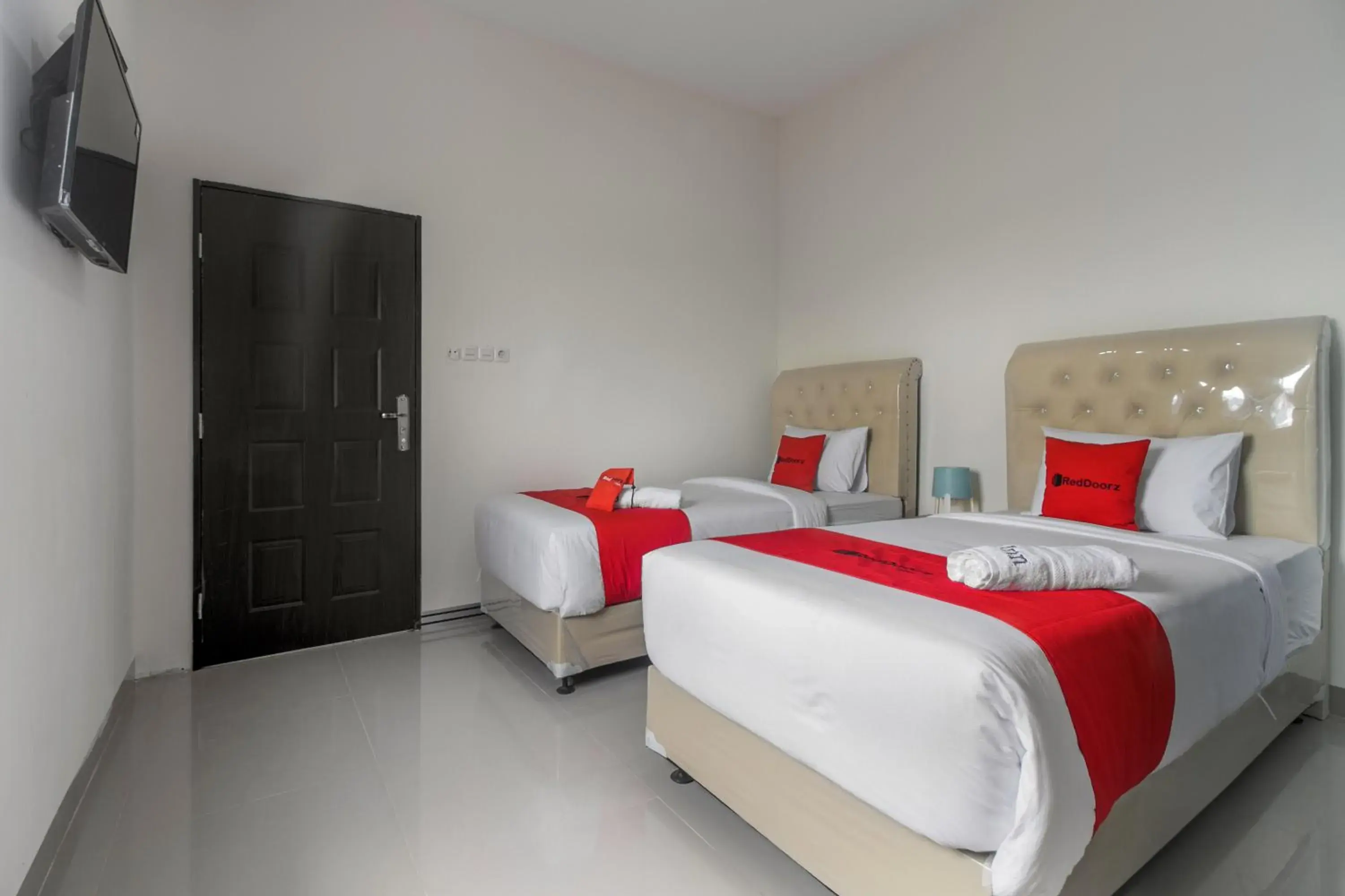 Bed in RedDoorz near Mall SKA Pekanbaru