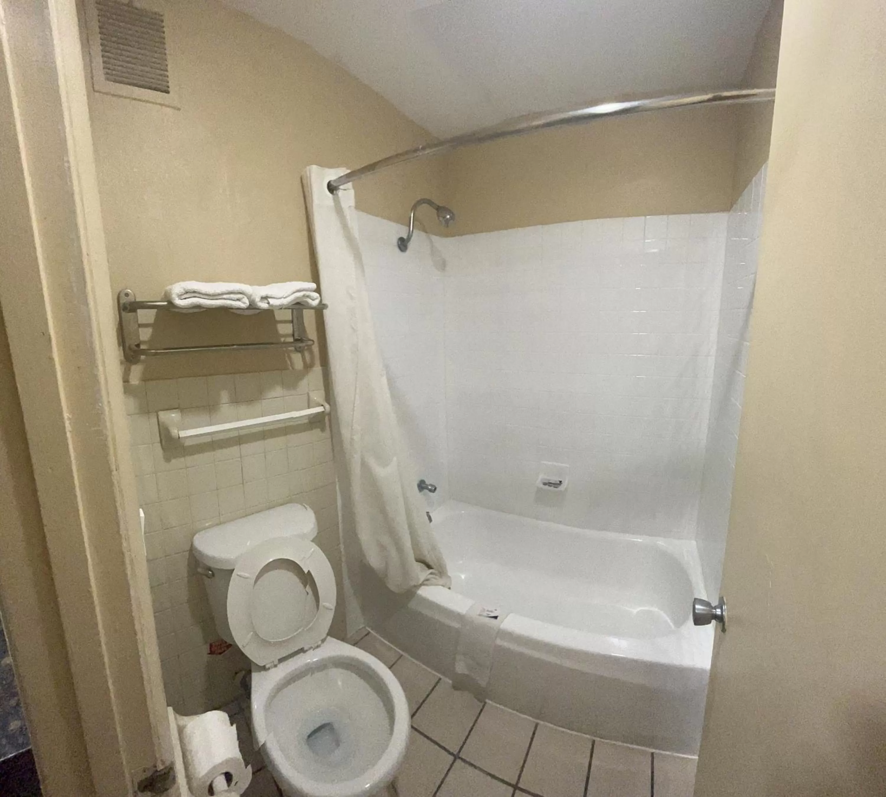 Bathroom in Blue Star inn