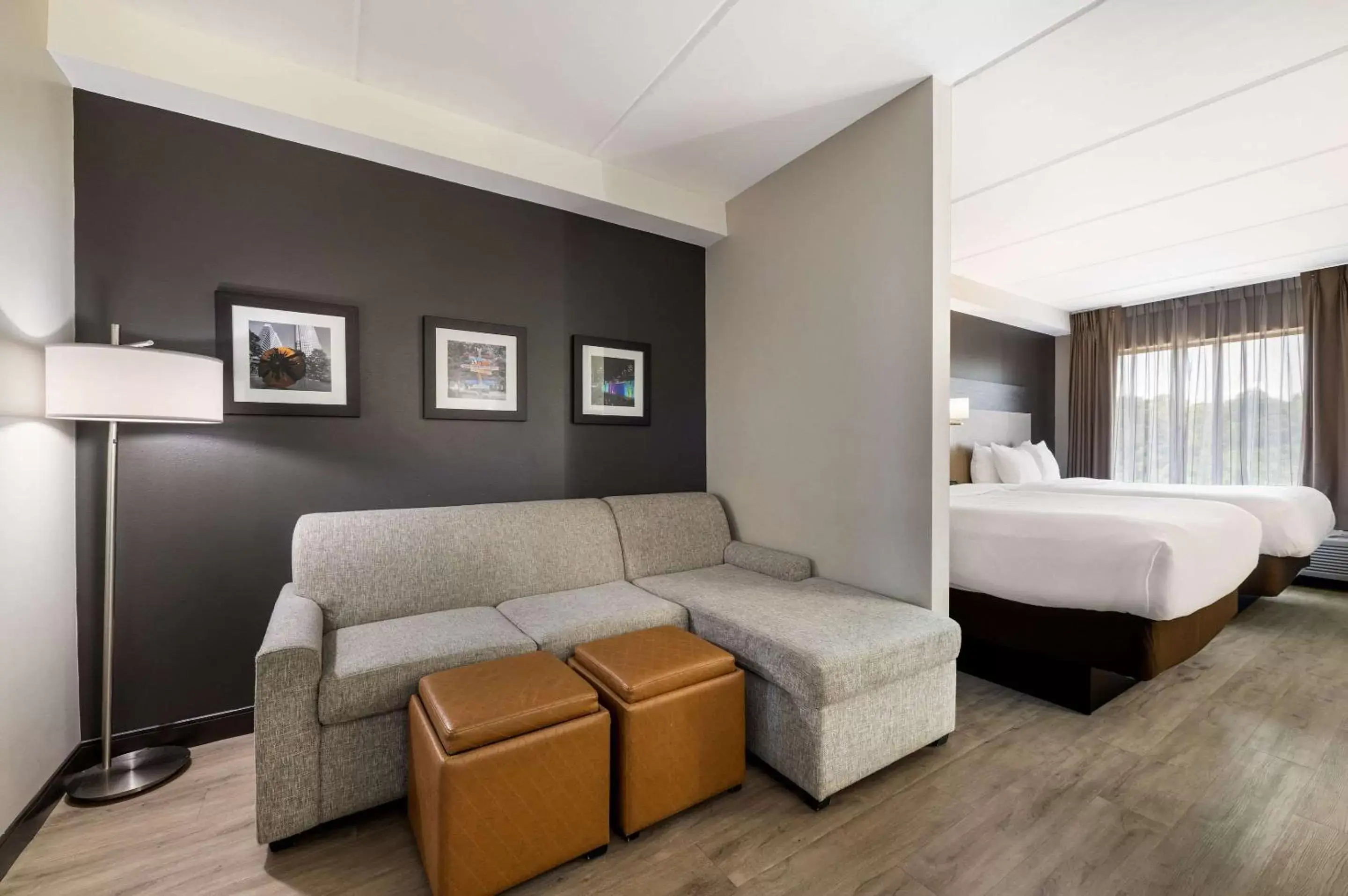 Bedroom in Comfort Suites Northlake