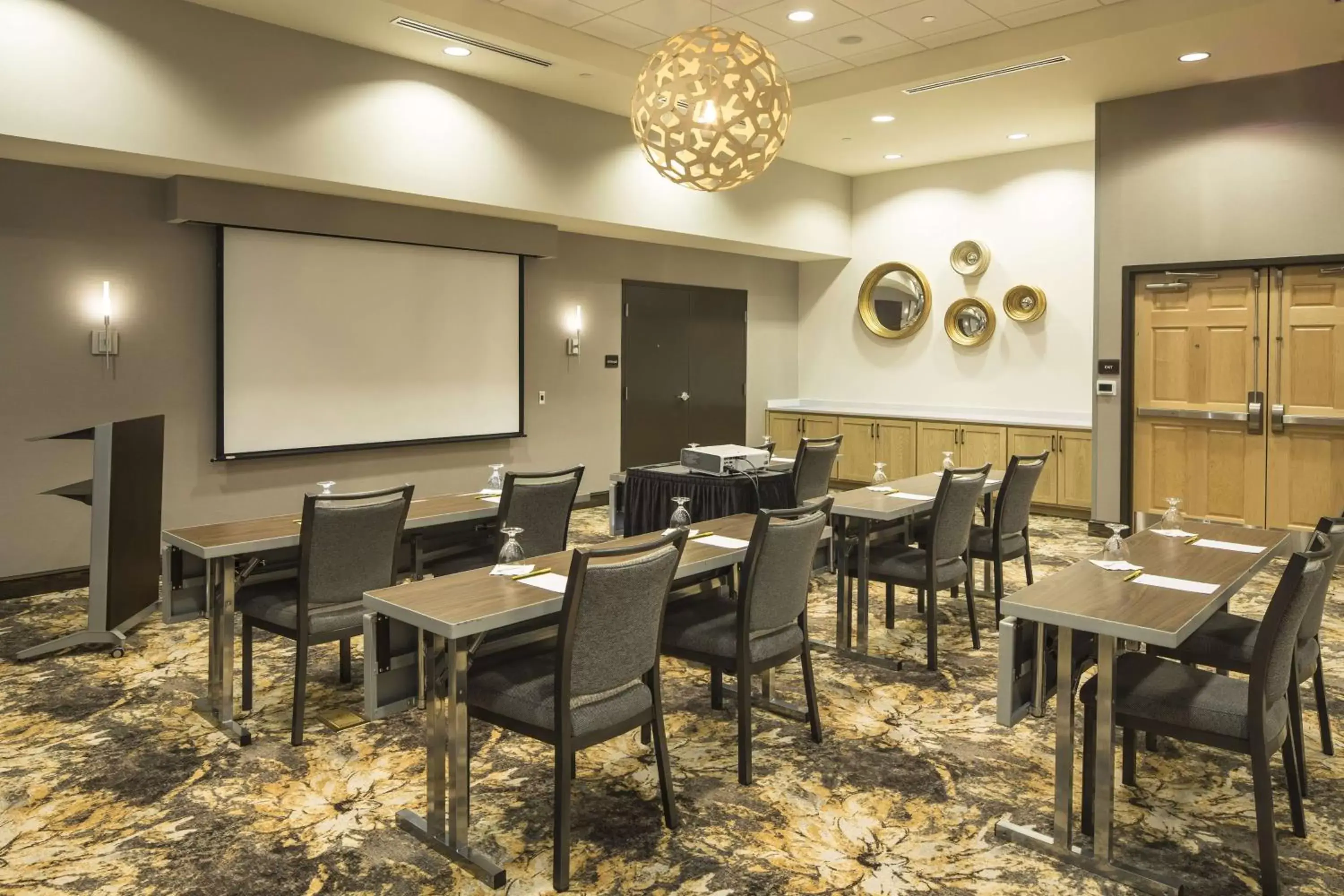 Meeting/conference room in Hilton Garden Inn Pittsburgh Airport