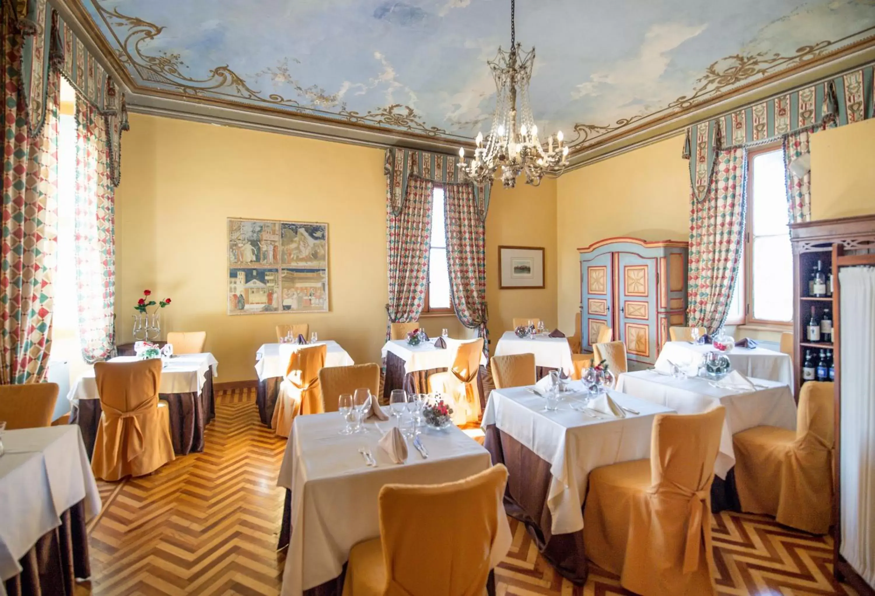 Restaurant/Places to Eat in Castello Rosso