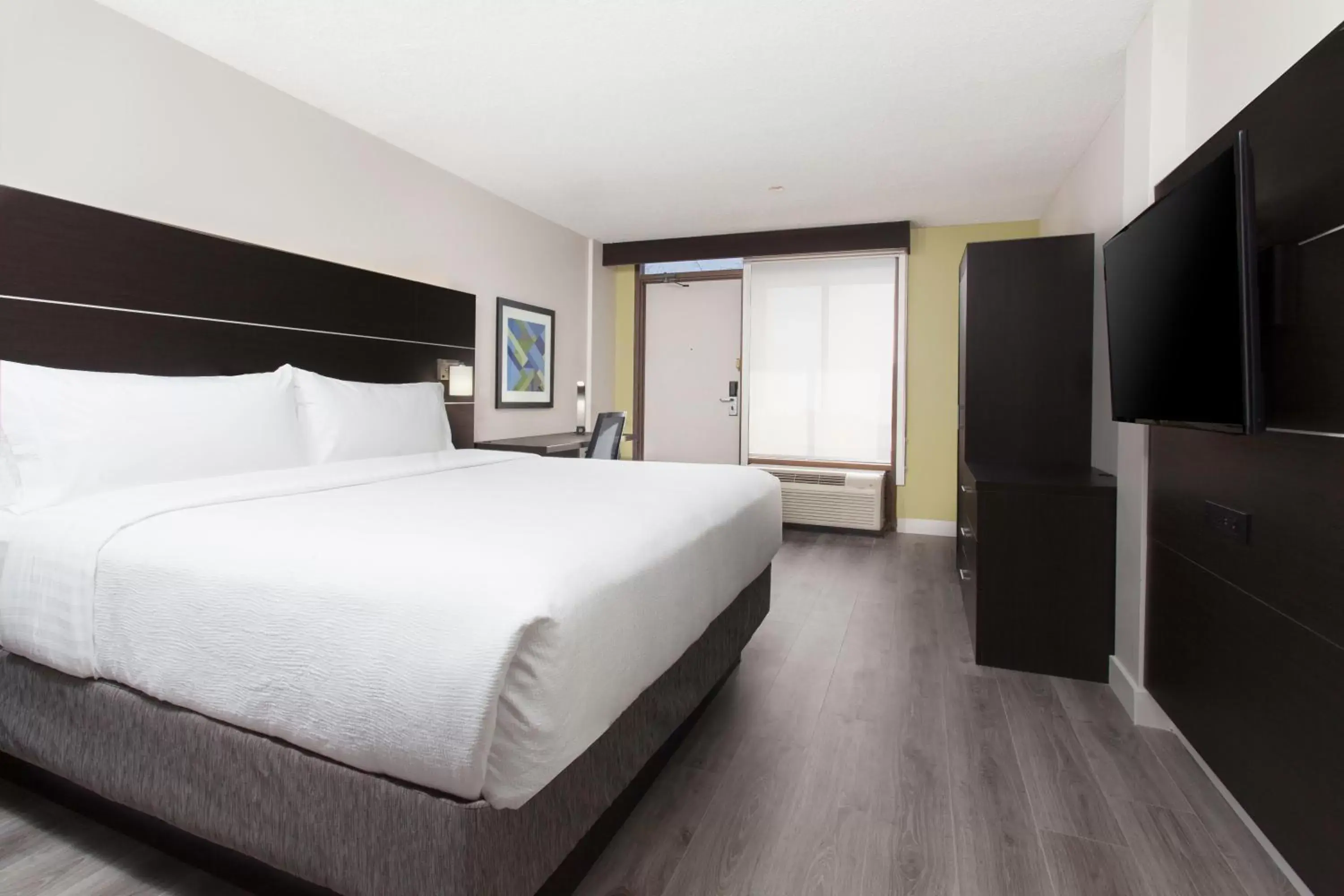 Photo of the whole room in Holiday Inn Express & Suites Mississauga-Toronto Southwest, an IHG Hotel