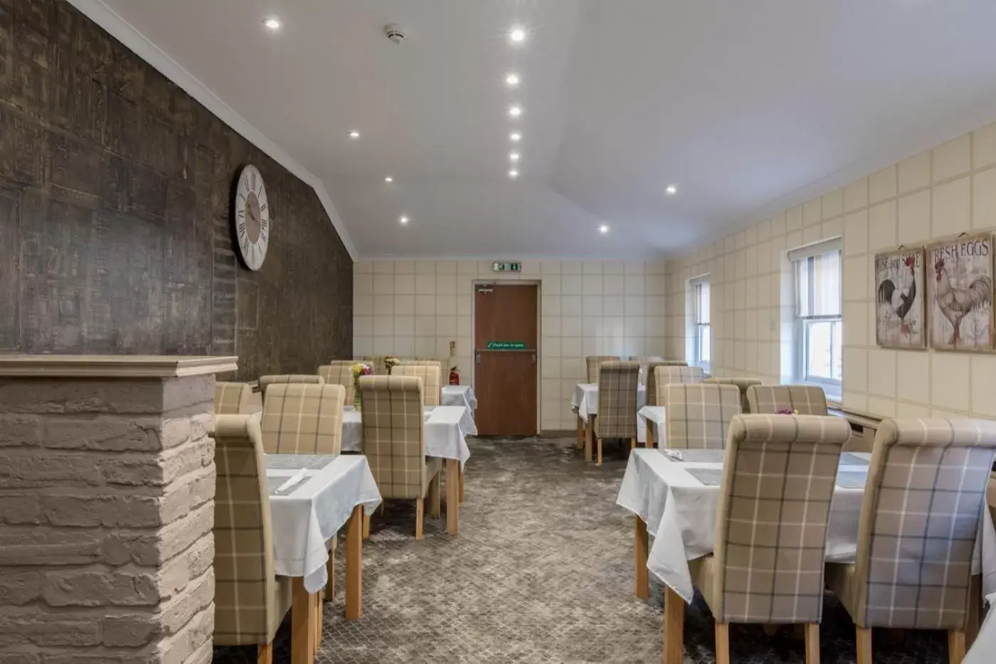 Restaurant/Places to Eat in Quayside Hotel & Bar