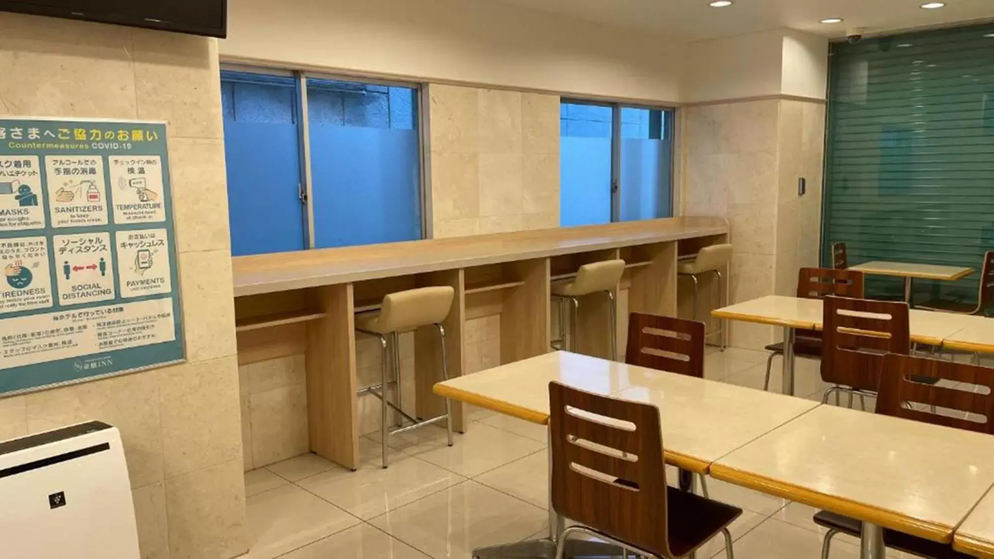 Lounge or bar in Toyoko Inn Hakata Ekimae Gion Lounge or bar in Toyoko Inn Hakata Ekimae Gion