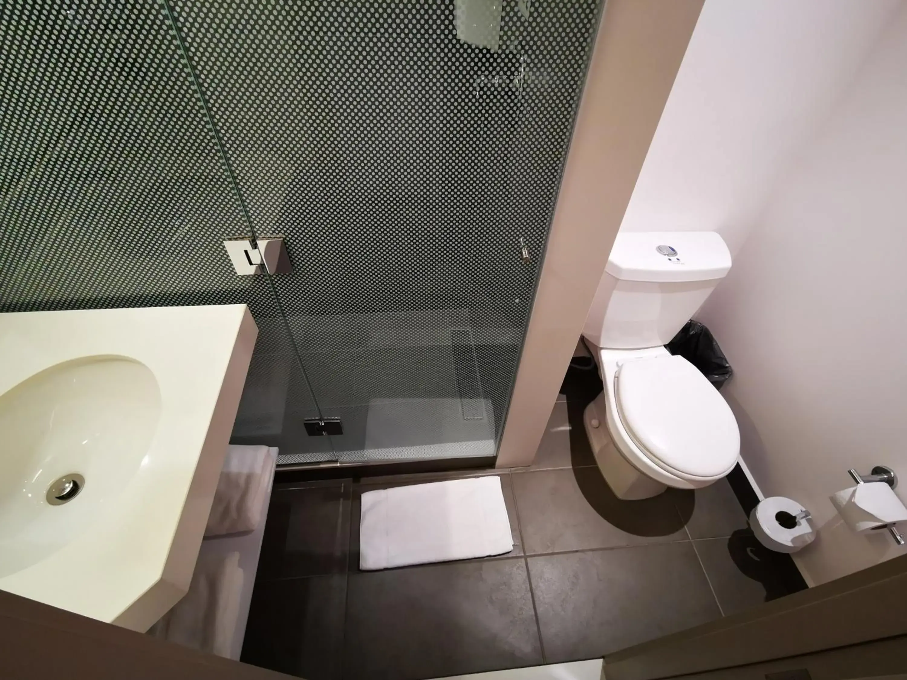 Bathroom in Ibis Budget Itagui