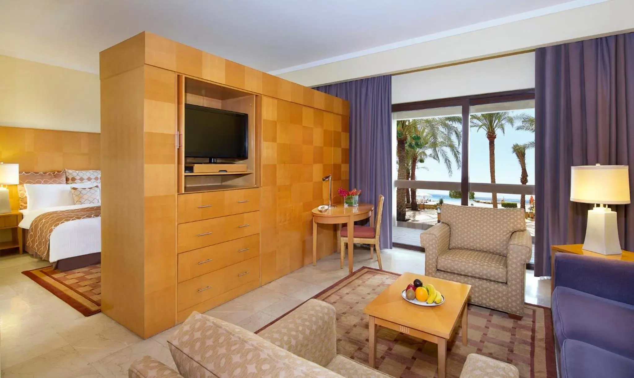 Photo of the whole room, Seating Area in InterContinental Aqaba, an IHG Hotel