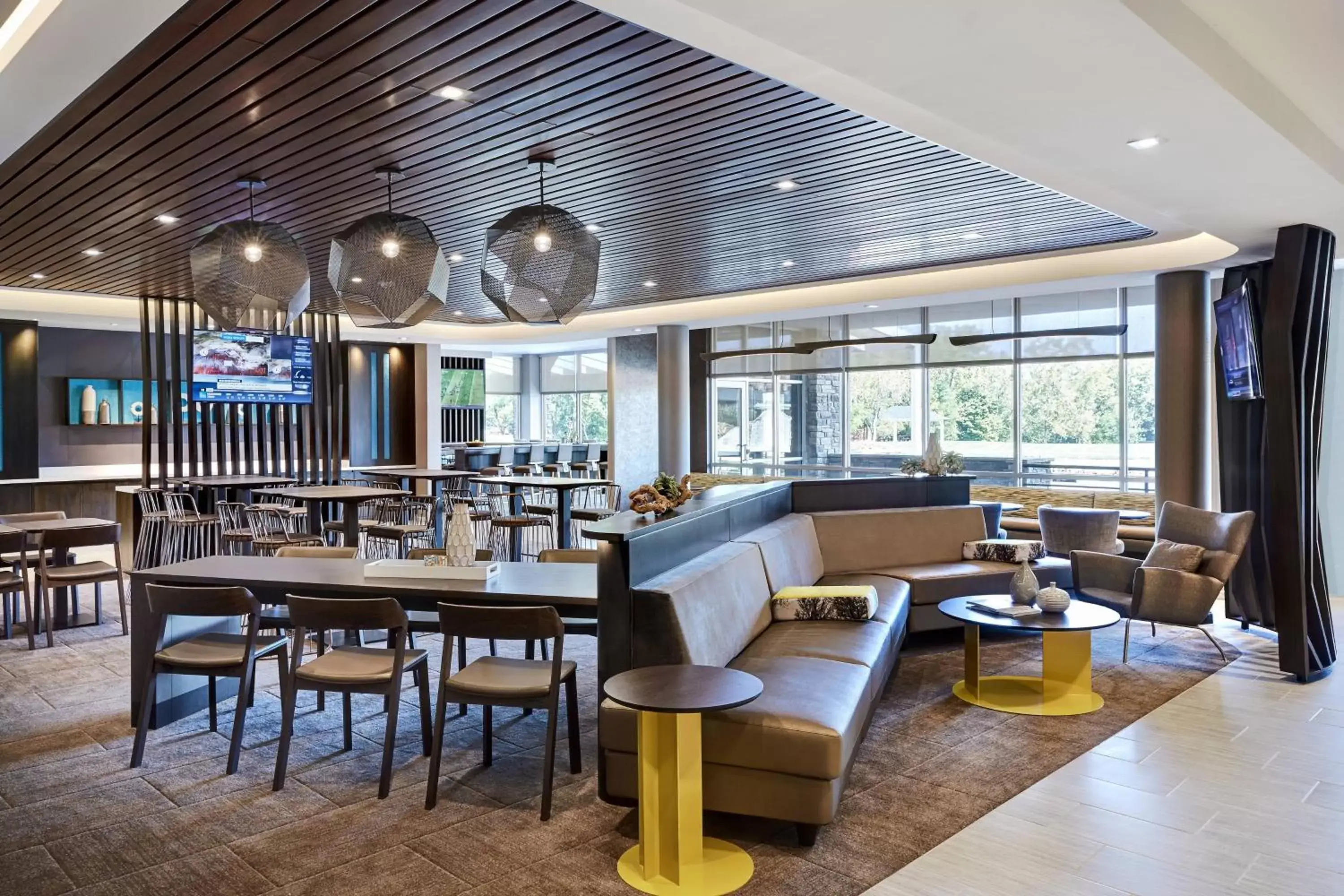 Lobby or reception, Lounge/Bar in SpringHill Suites by Marriott Cleveland Independence