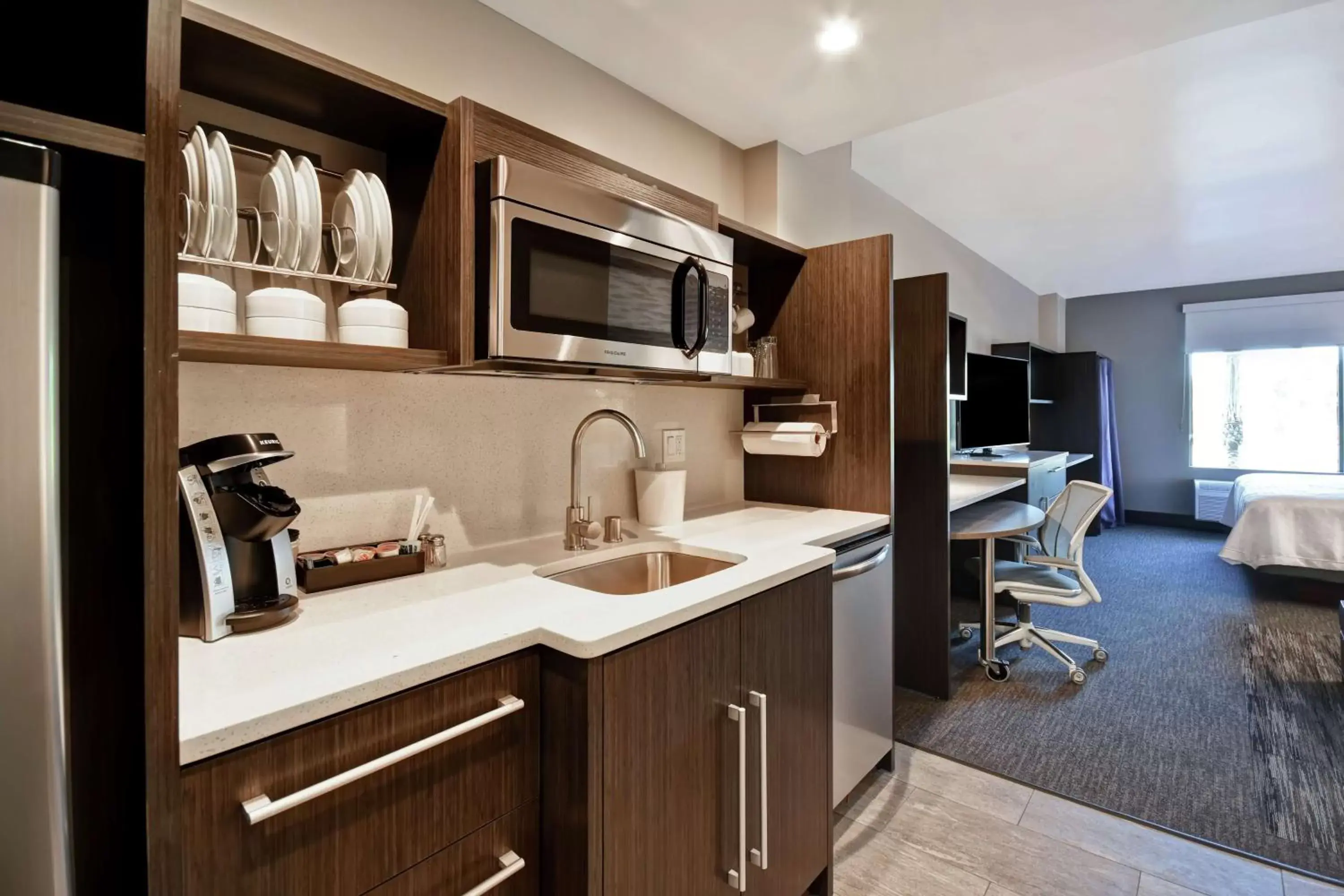 Bedroom, Kitchen/Kitchenette in Home2 Suites by Hilton Los Angeles Montebello