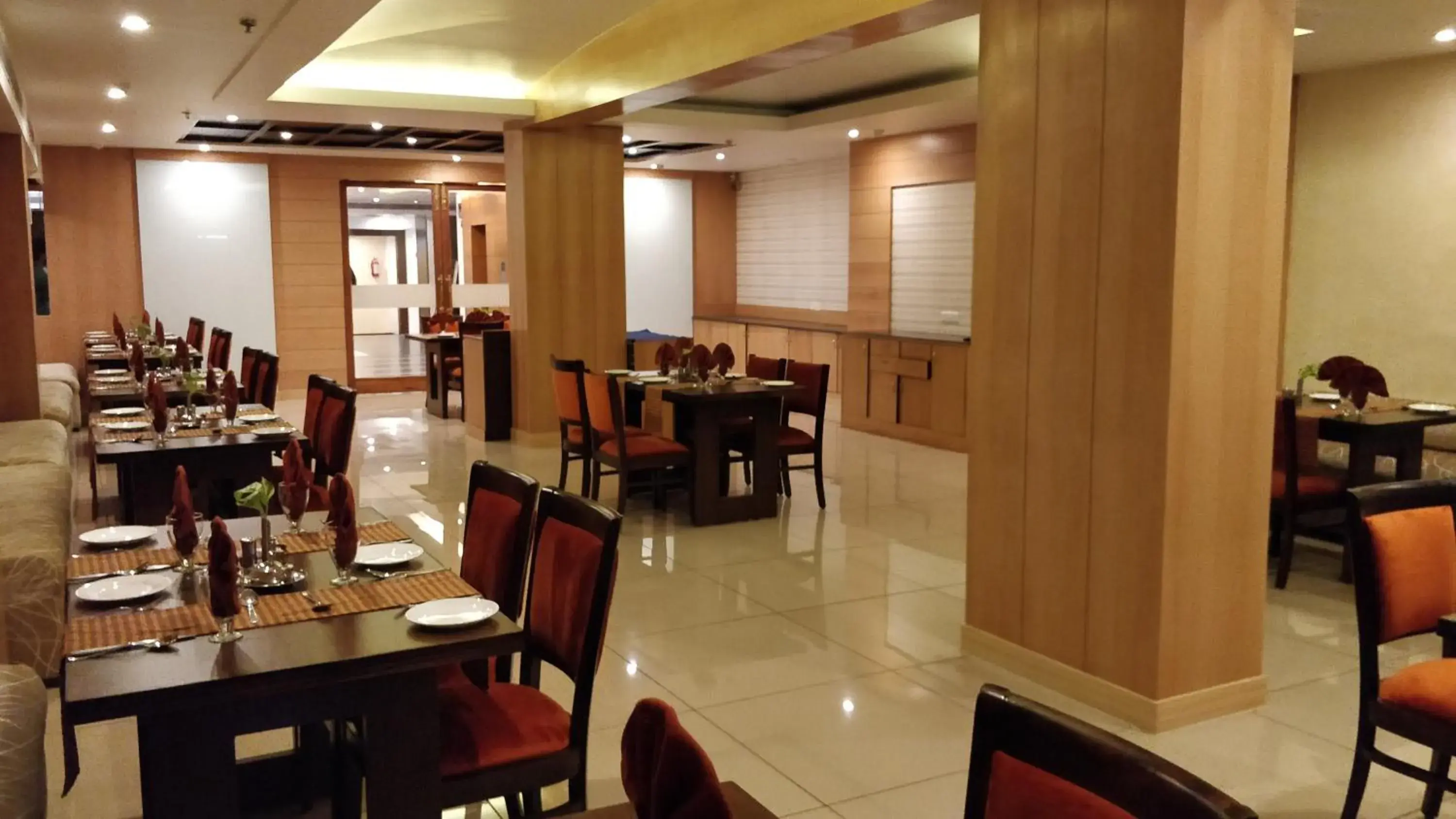 Restaurant/Places to Eat in Hotel Hindusthan International, Varanasi