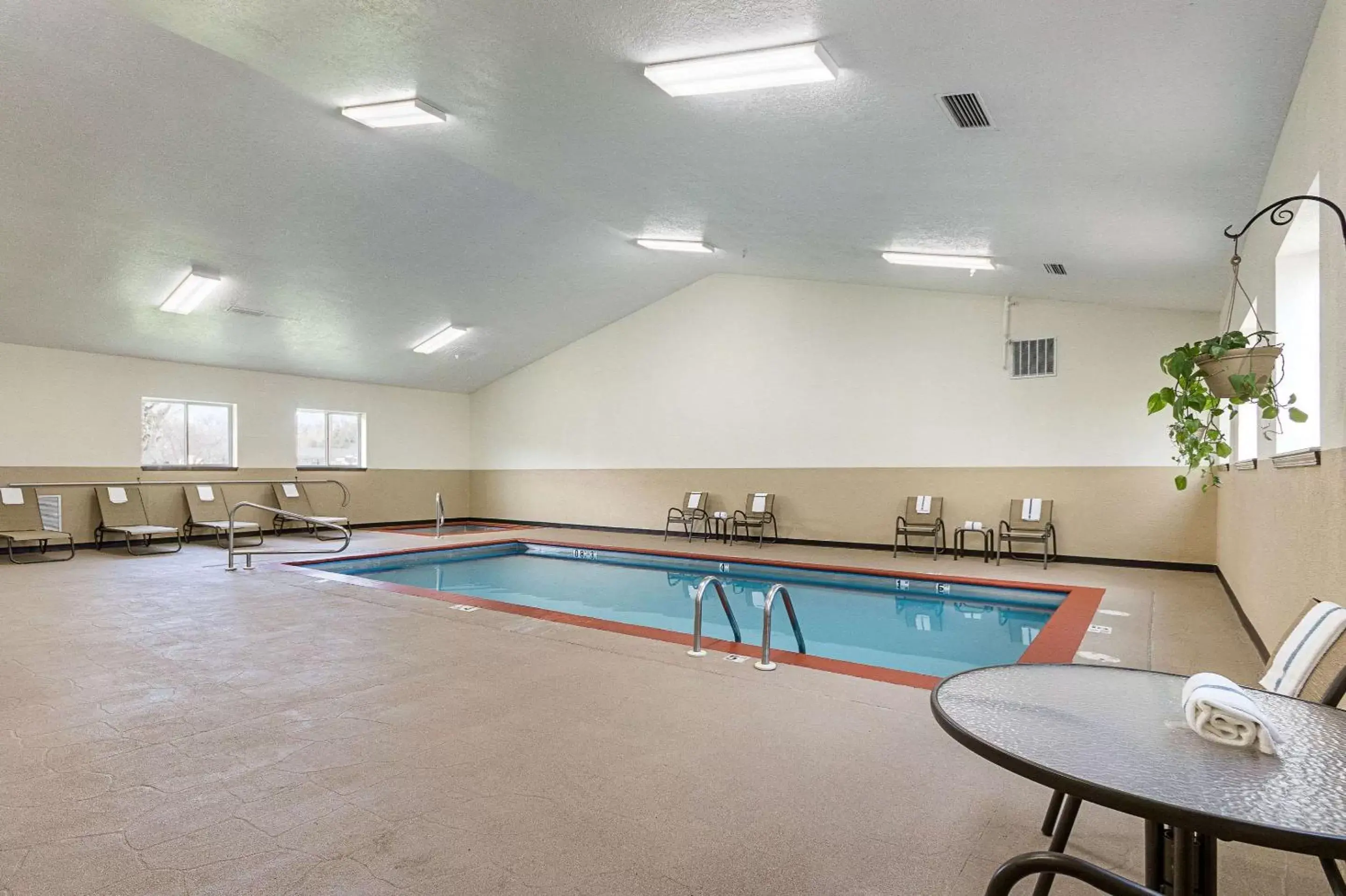 Swimming pool in Econo Lodge Livingston Gateway to Yellowstone Swimming pool in Econo Lodge Livingston Gateway to Yellowstone