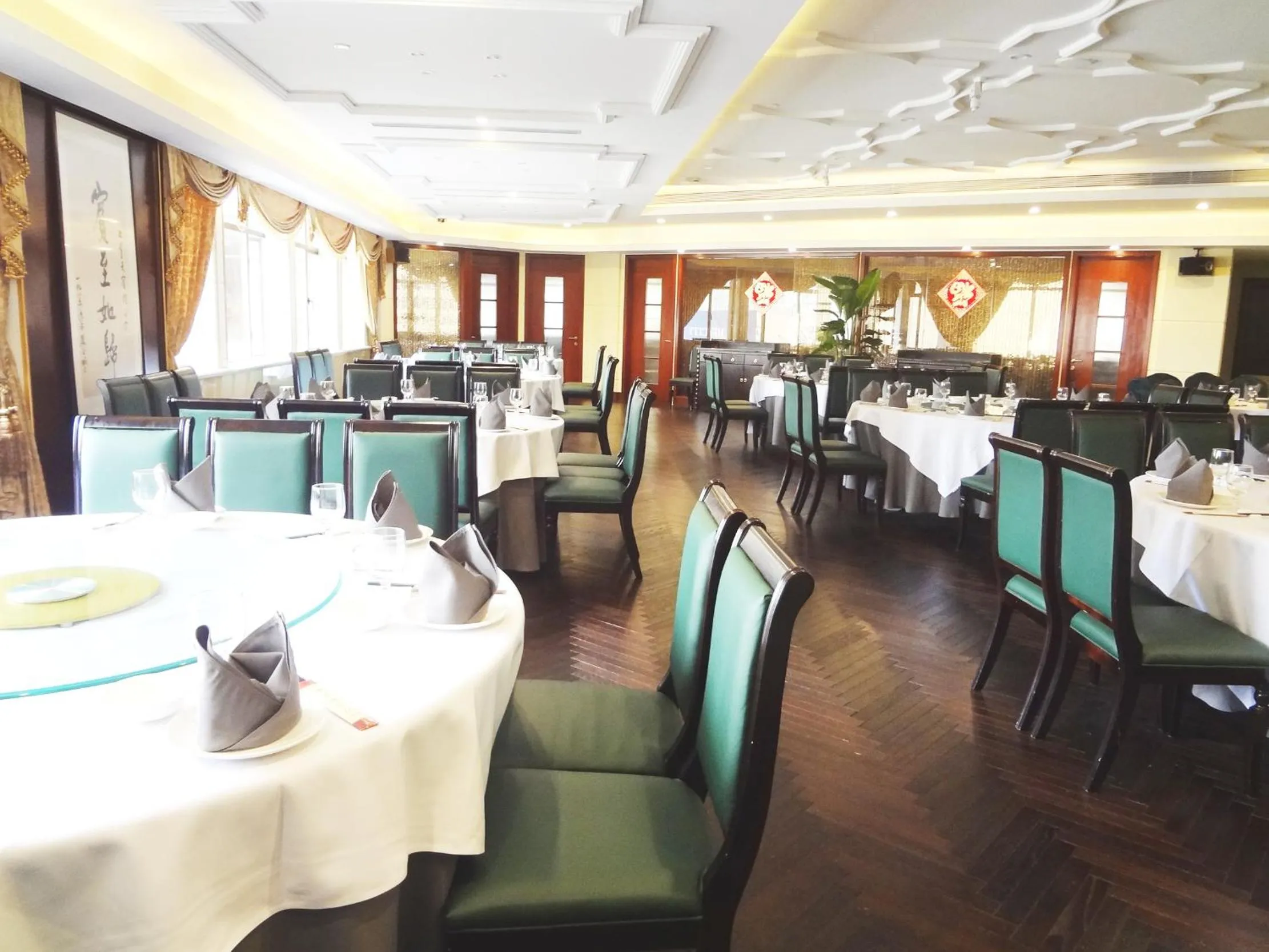 Restaurant/places to eat in Seventh Heaven Hotel