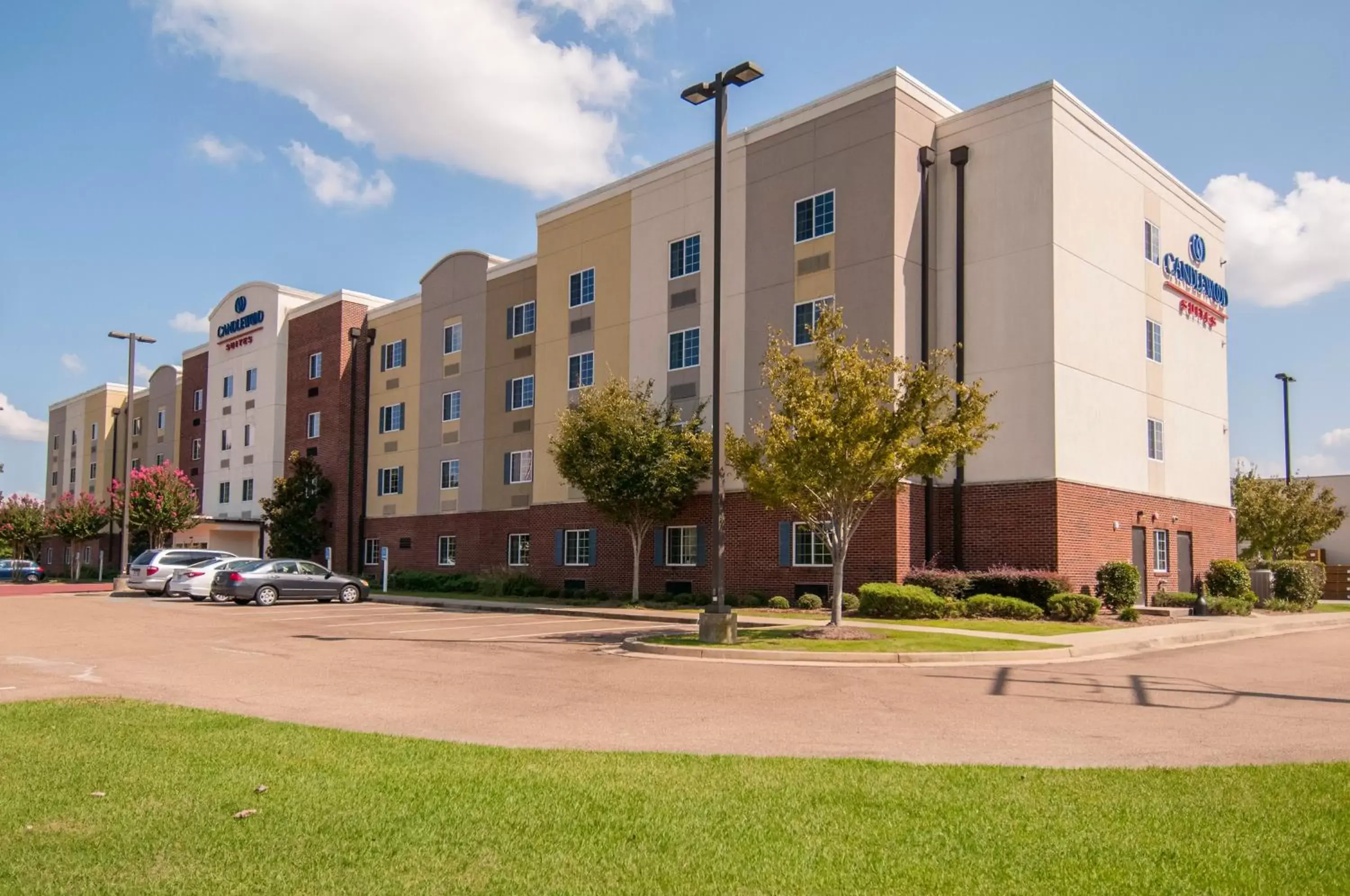 Property Building in Candlewood Suites Flowood, MS, an IHG Hotel