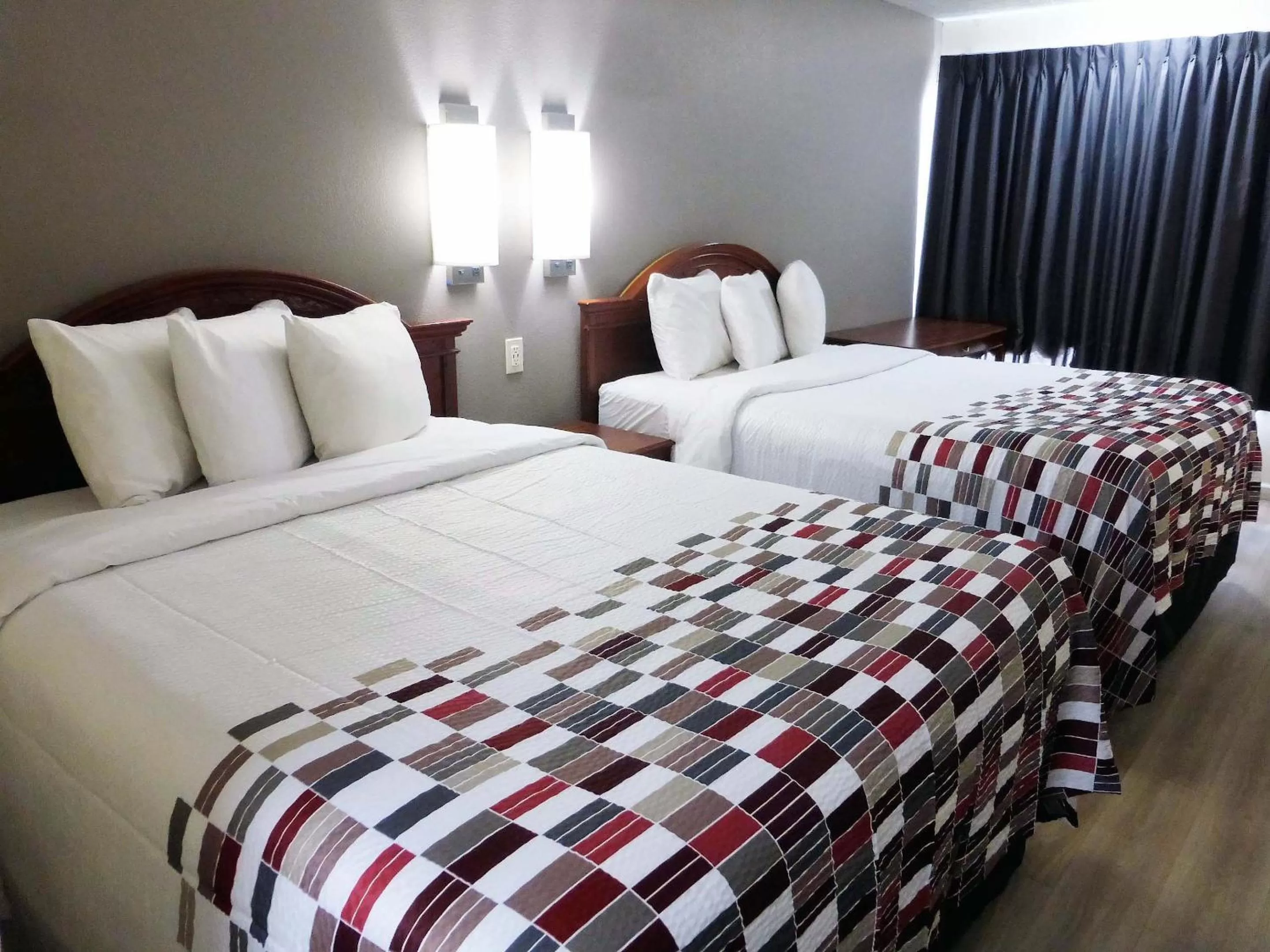 Deluxe Queen Room with Two Queen Beds Non-Smoking in Red Roof Inn Walton - Richwood