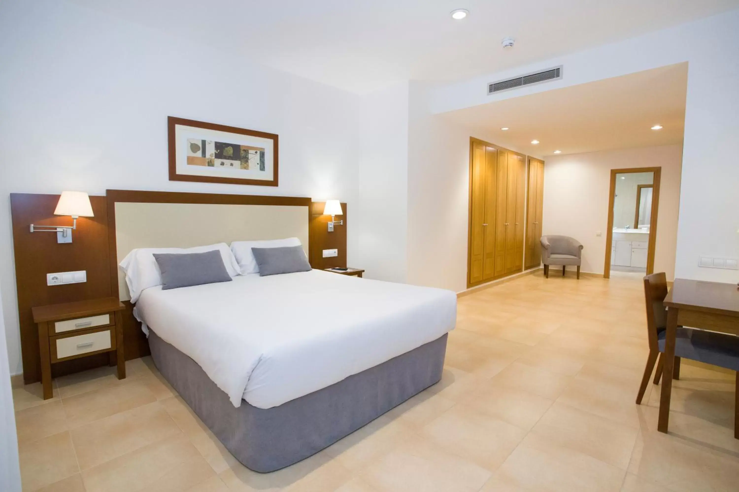 Photo of the whole room, Bed in Aparthotel Albufera