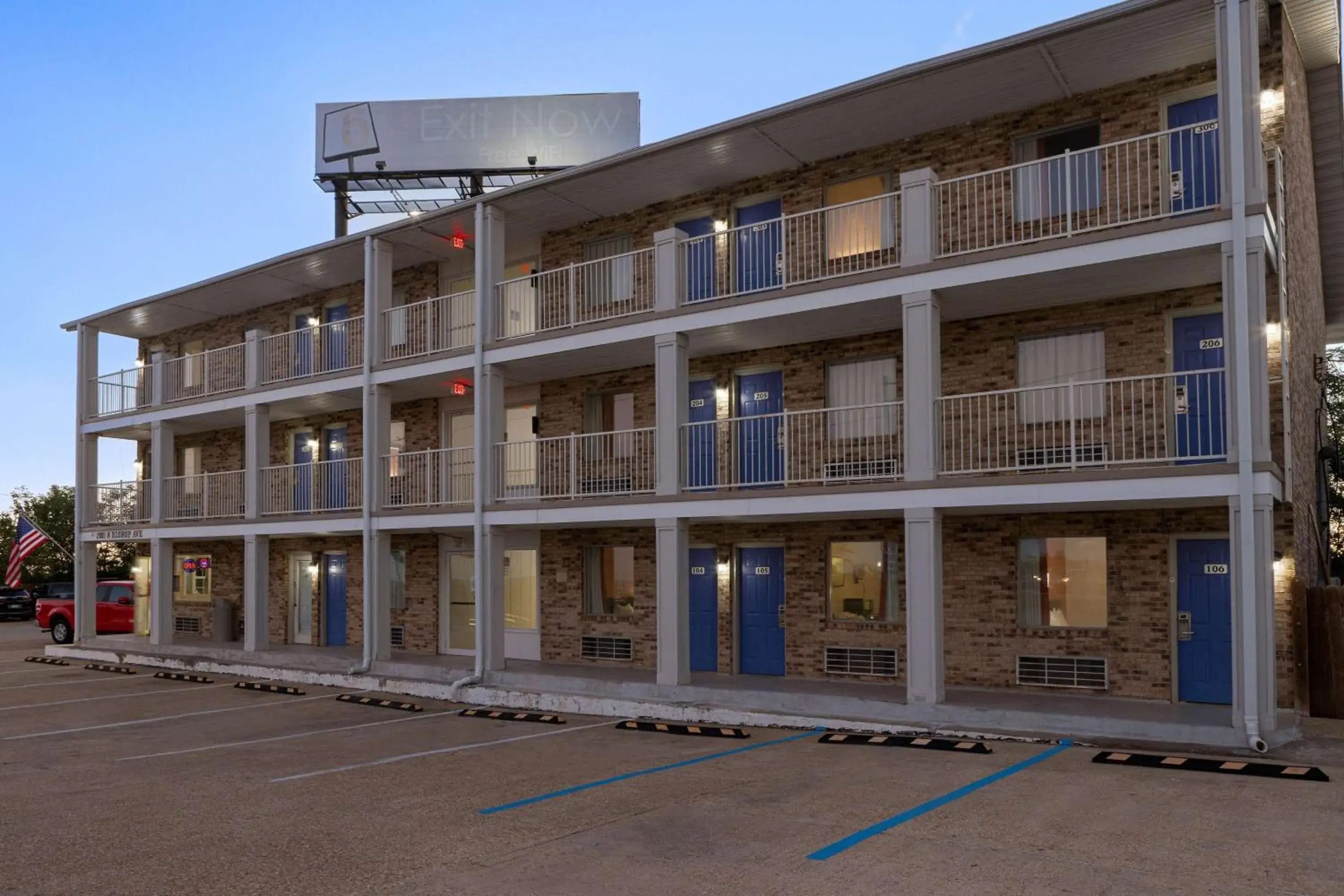 Property Building in Motel 6-Rolla, MO