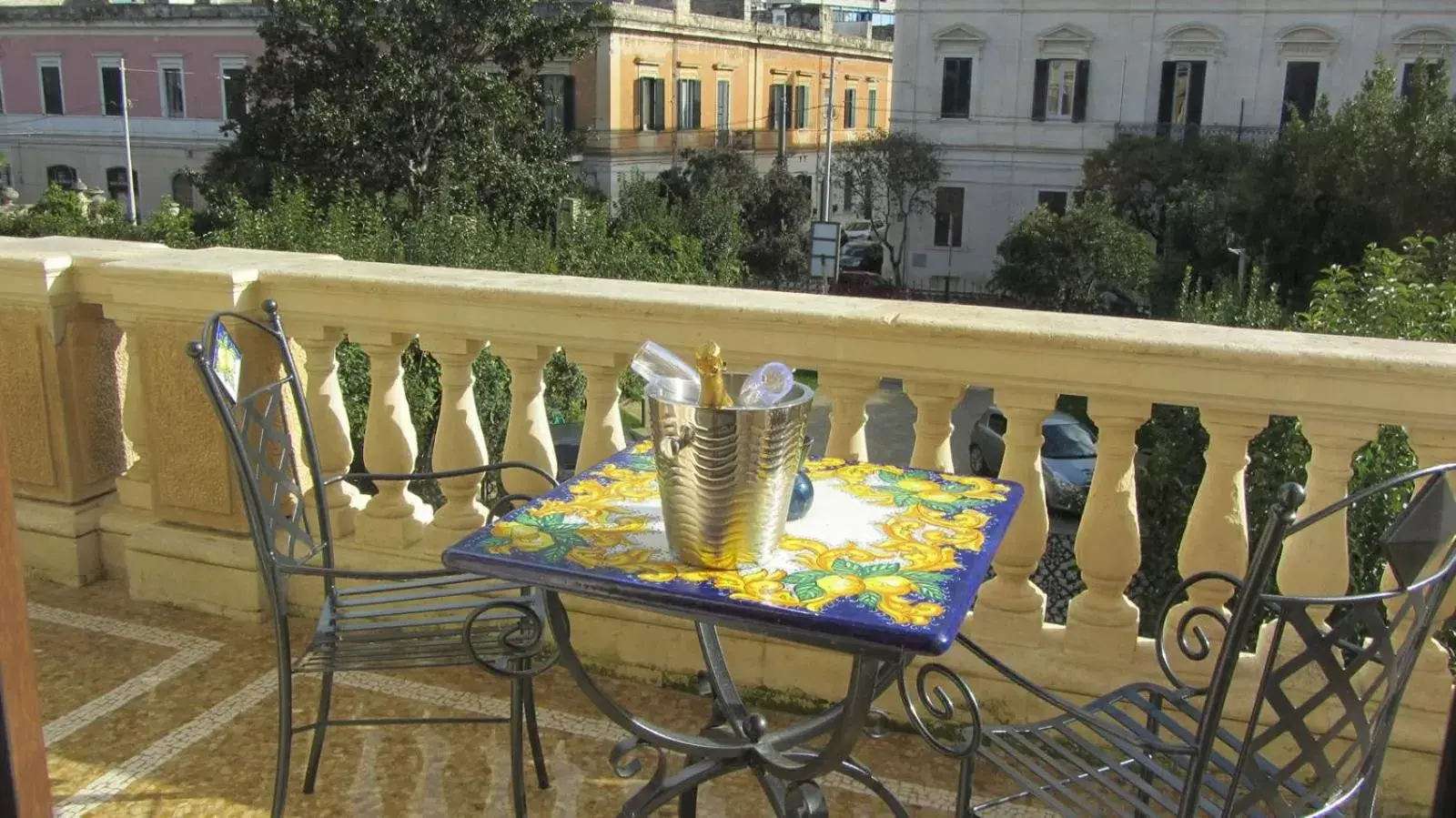 Balcony/Terrace in Dimora Charleston Lecce parcheggio privato in loco gratis