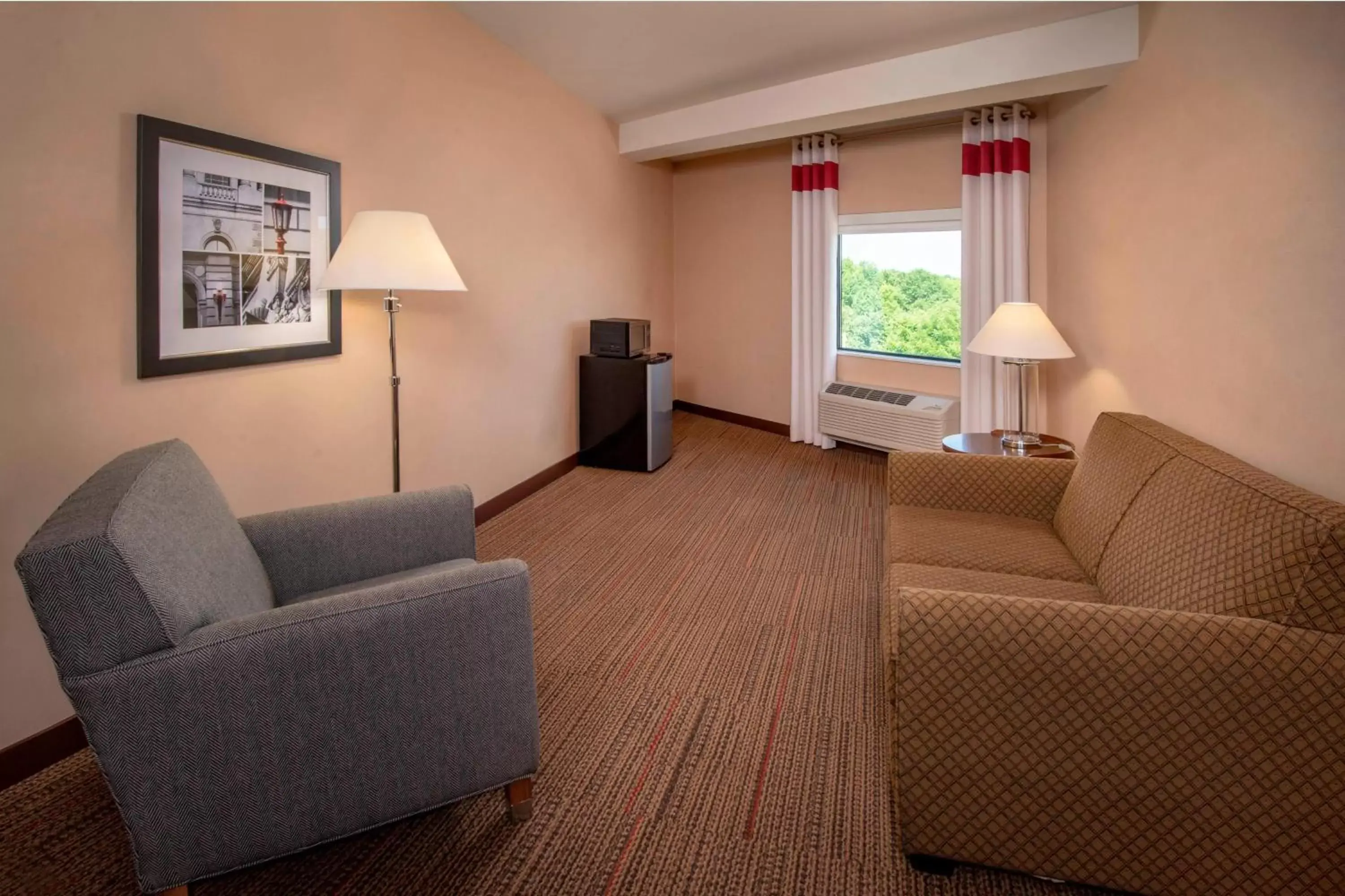 Bedroom, Seating Area in Four Points by Sheraton Newark Christiana Wilmington