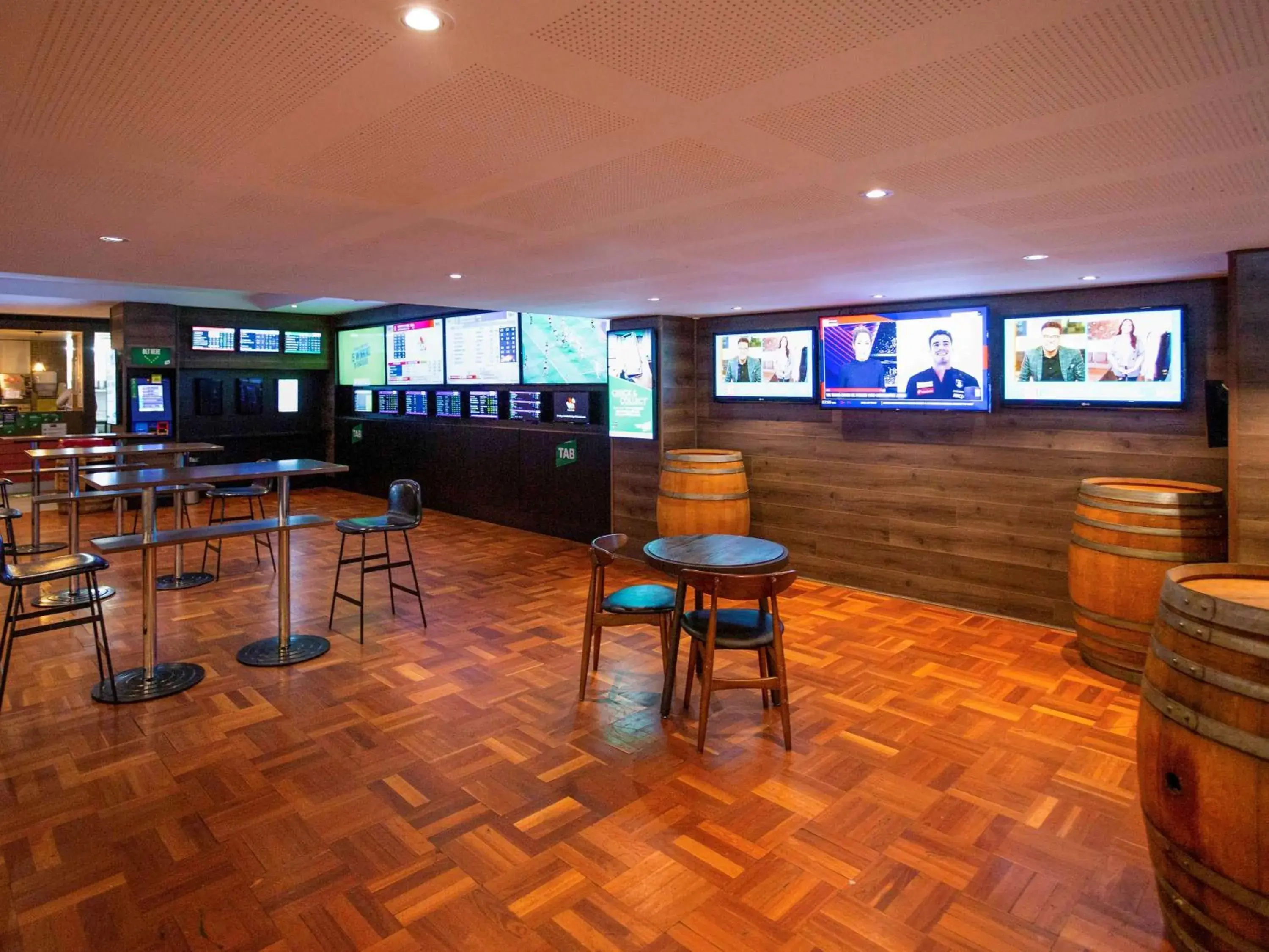 Lounge or bar, Lounge/Bar in Ibis Styles The Entrance