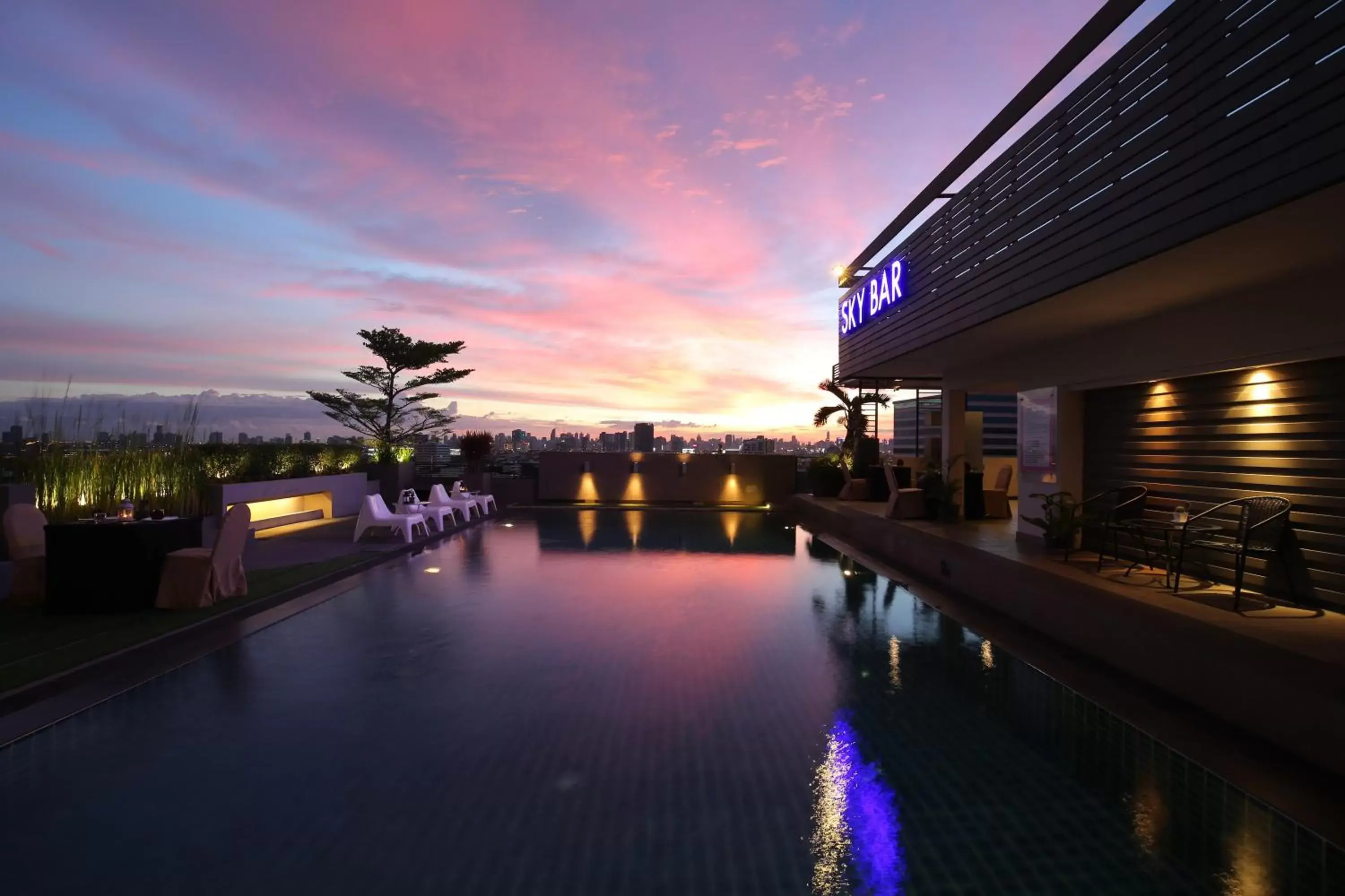 Pool view, Swimming Pool in Bangkok Inter Place Hotel