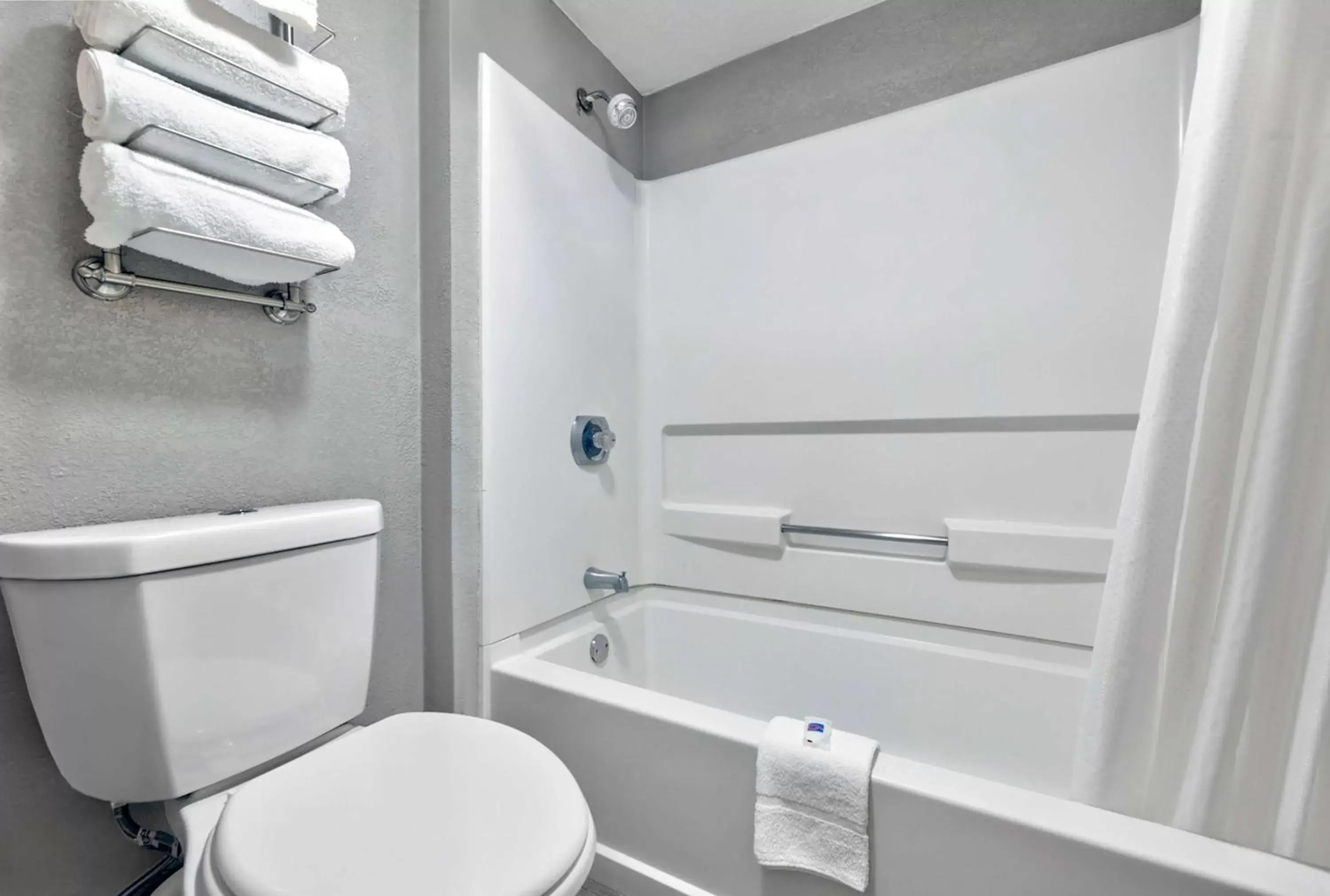 Bedroom in Motel 6-Oak Creek, WI Bedroom in Motel 6-Oak Creek, WI