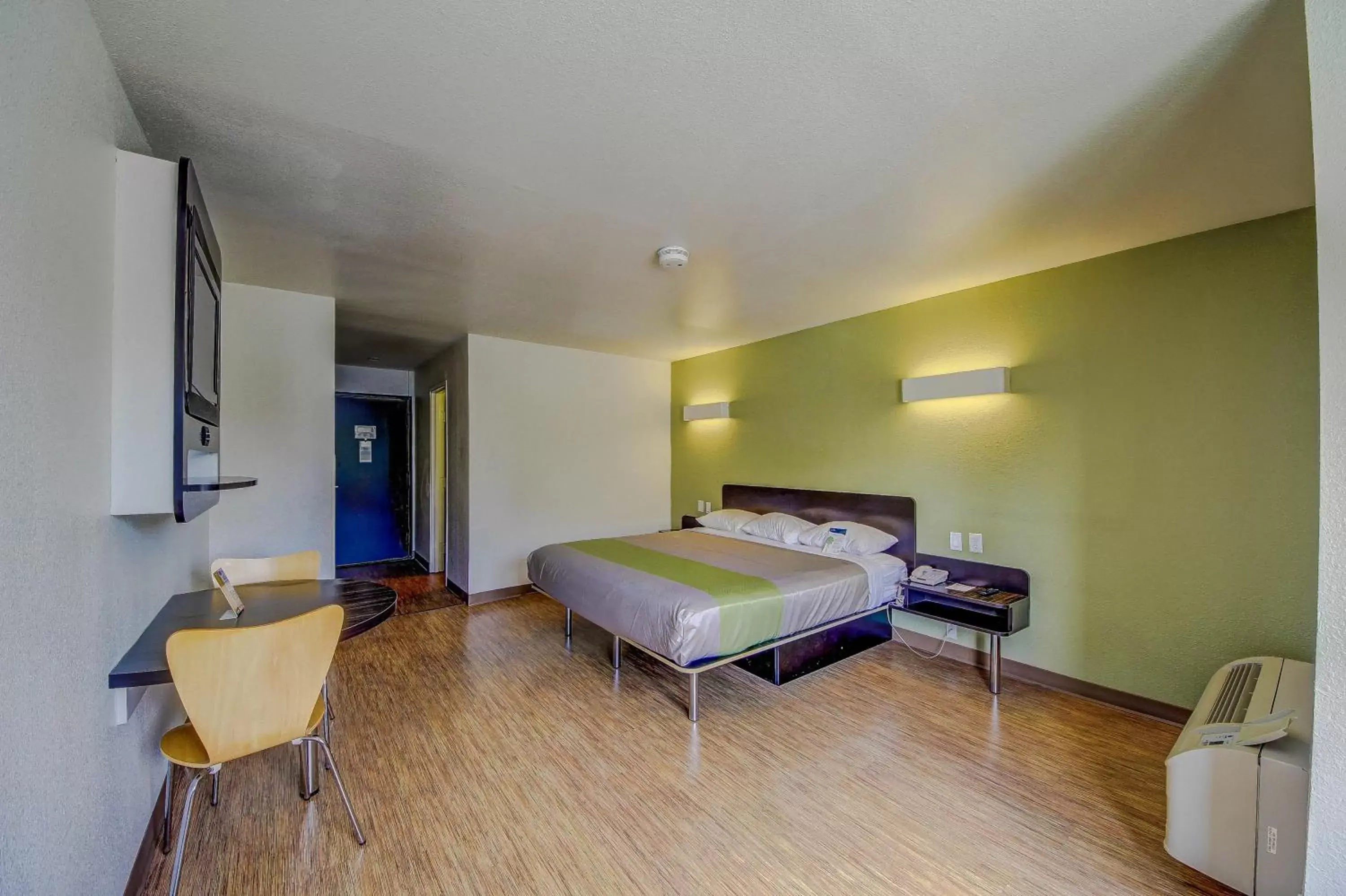 Bedroom, Bed in Motel 6-San Antonio, TX - Medical Center South