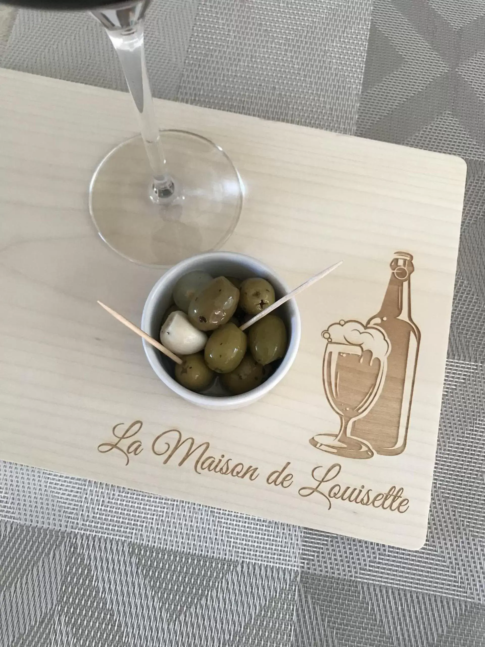 Food and drinks in La Maison de Louisette