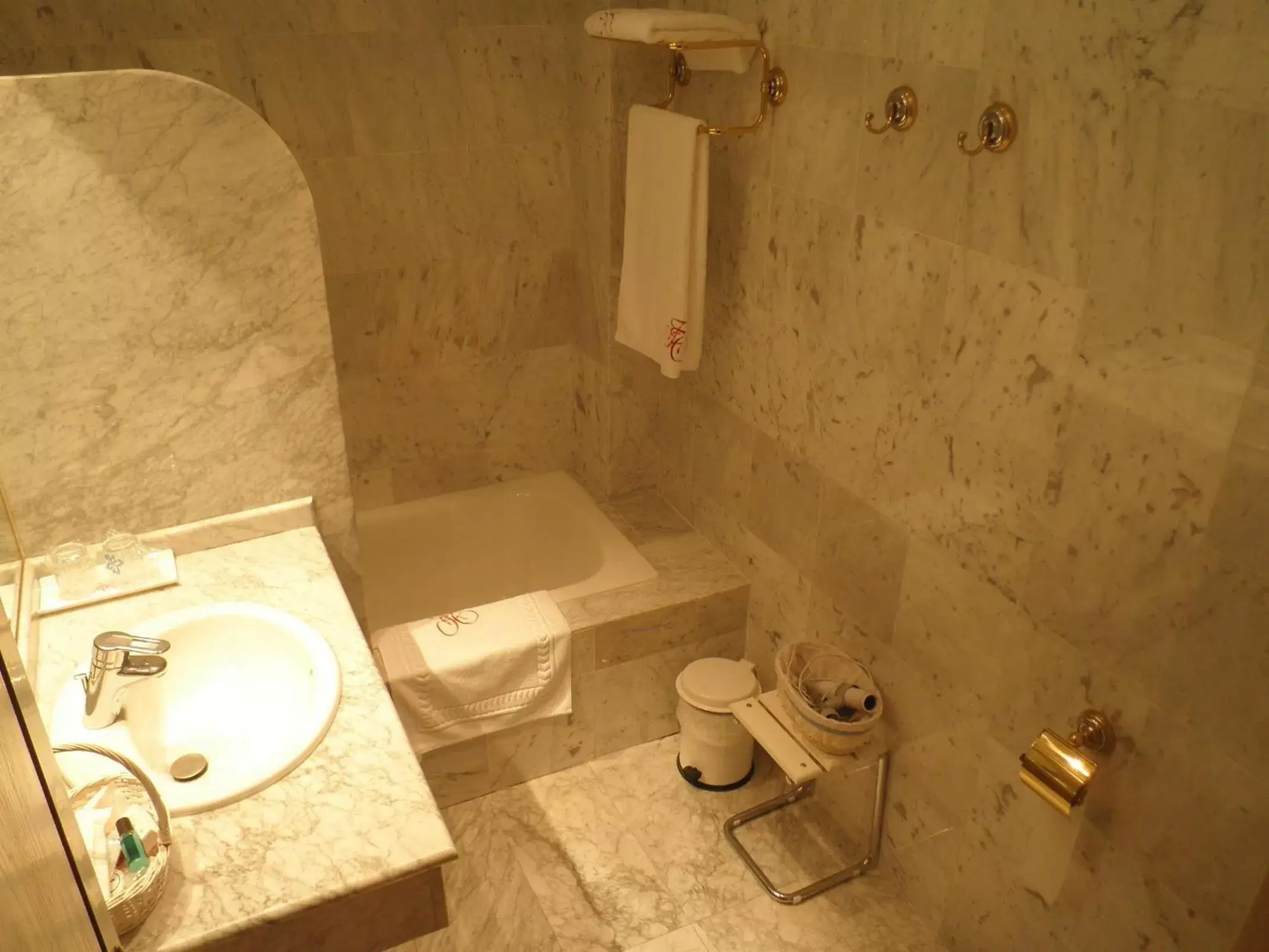 Bathroom in Hotel Torremilanos