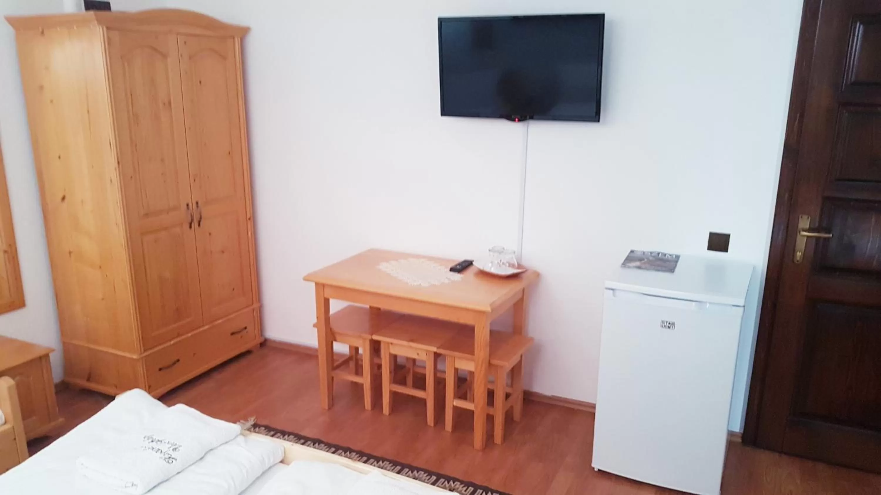 Bathroom, TV/Entertainment Center in Hazanéző Panzió