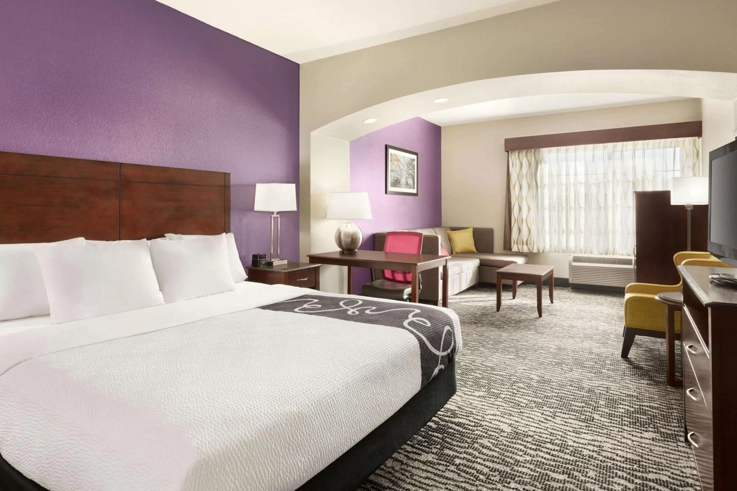 Photo of the whole room, Bed in La Quinta by Wyndham Fresno Northwest