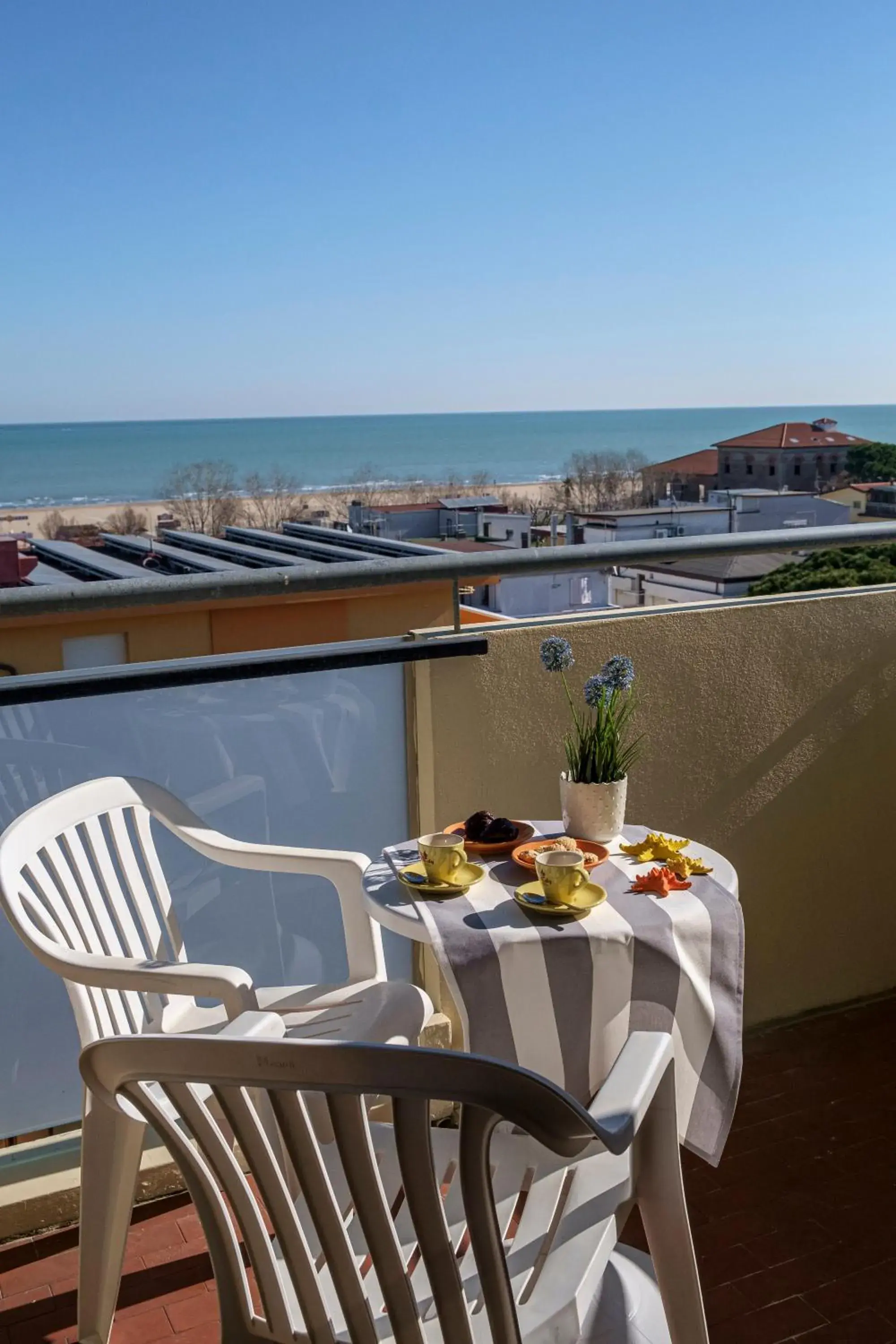 Sunrise, Balcony/Terrace in Hotel Oceanic