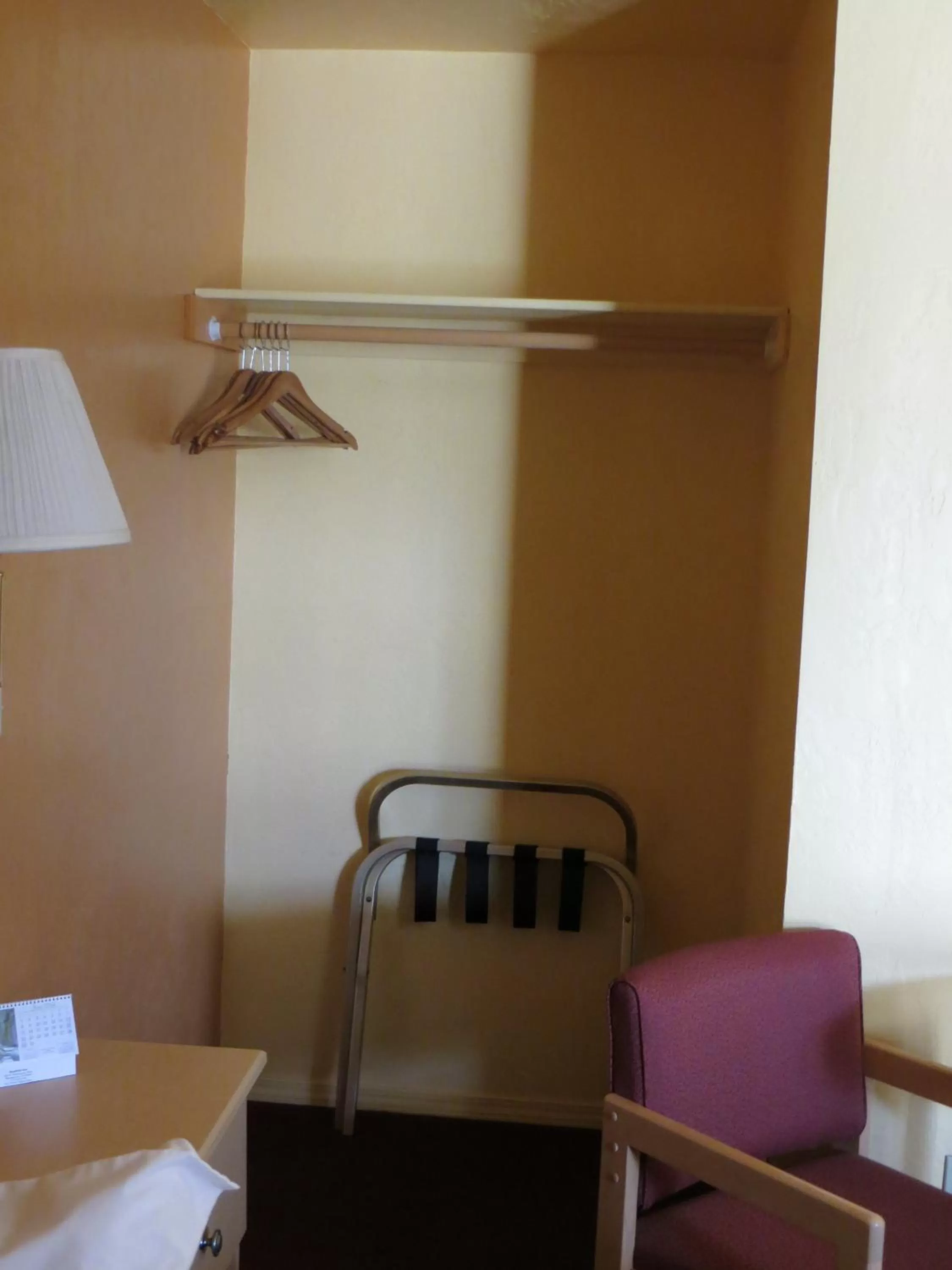 Bedroom, Bed in Scottish Inn Winnemucca