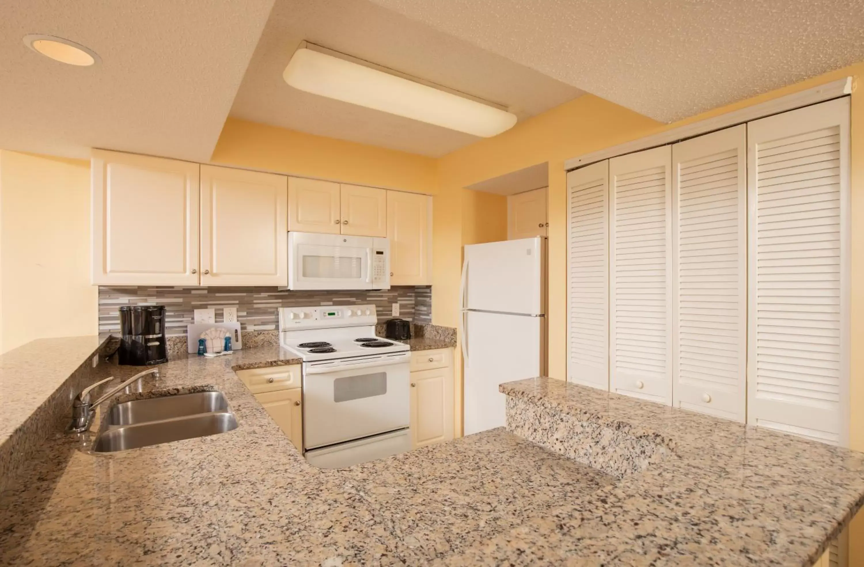 kitchen, Kitchen/Kitchenette in Grande Shores Ocean Resorts Condominiums