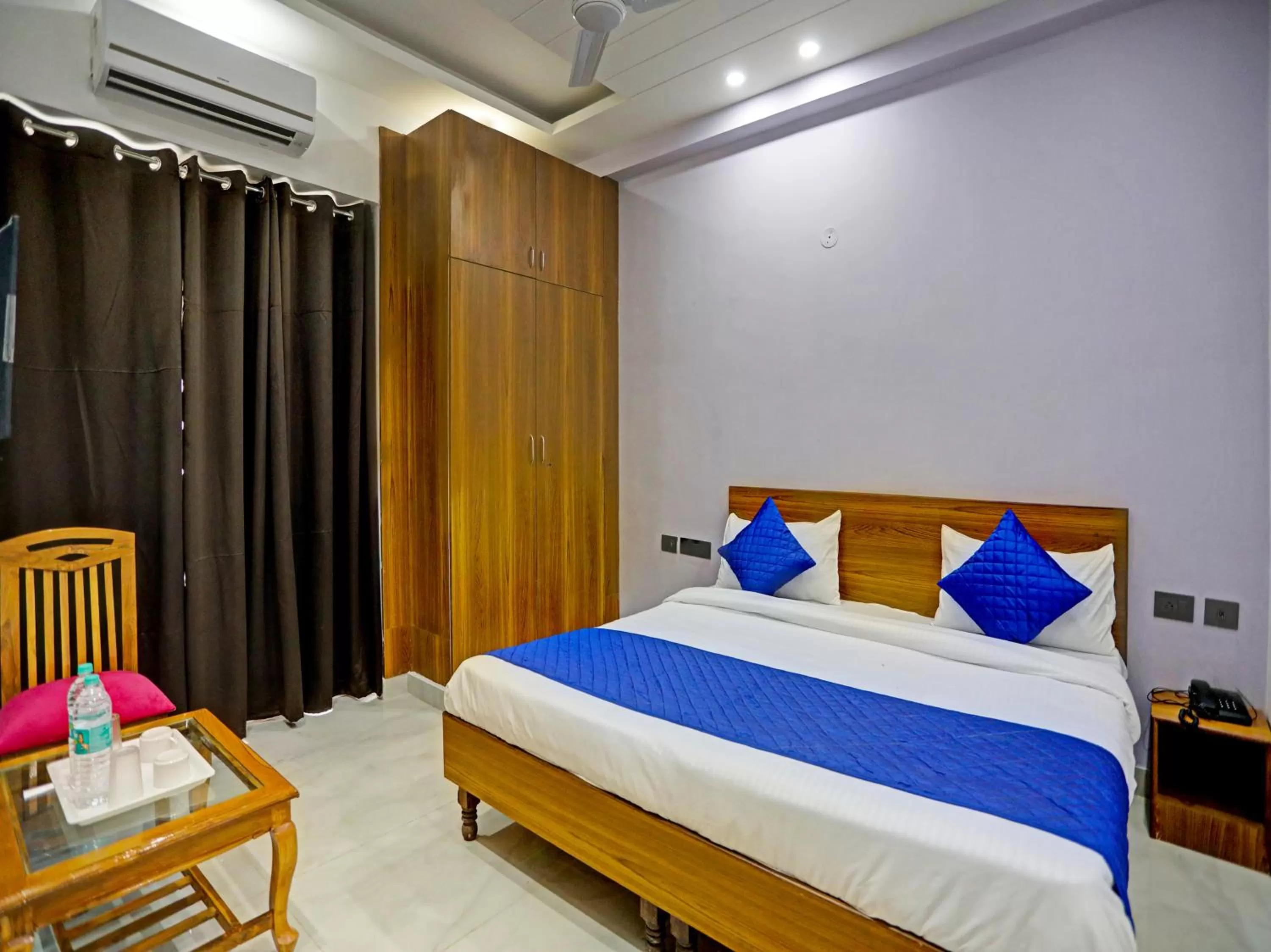 Bed in Hotel Golden Admire - Couple Friendly Hotel Noida Sector - 56