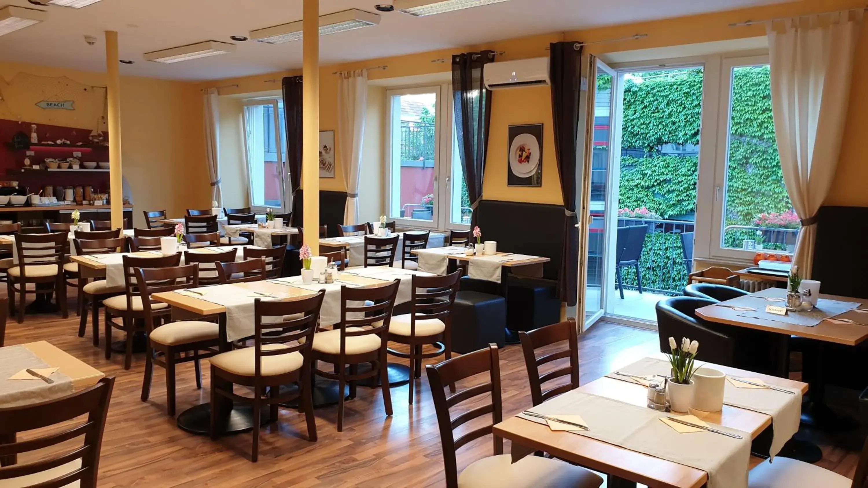 Restaurant/Places to Eat in Gästehaus Centro