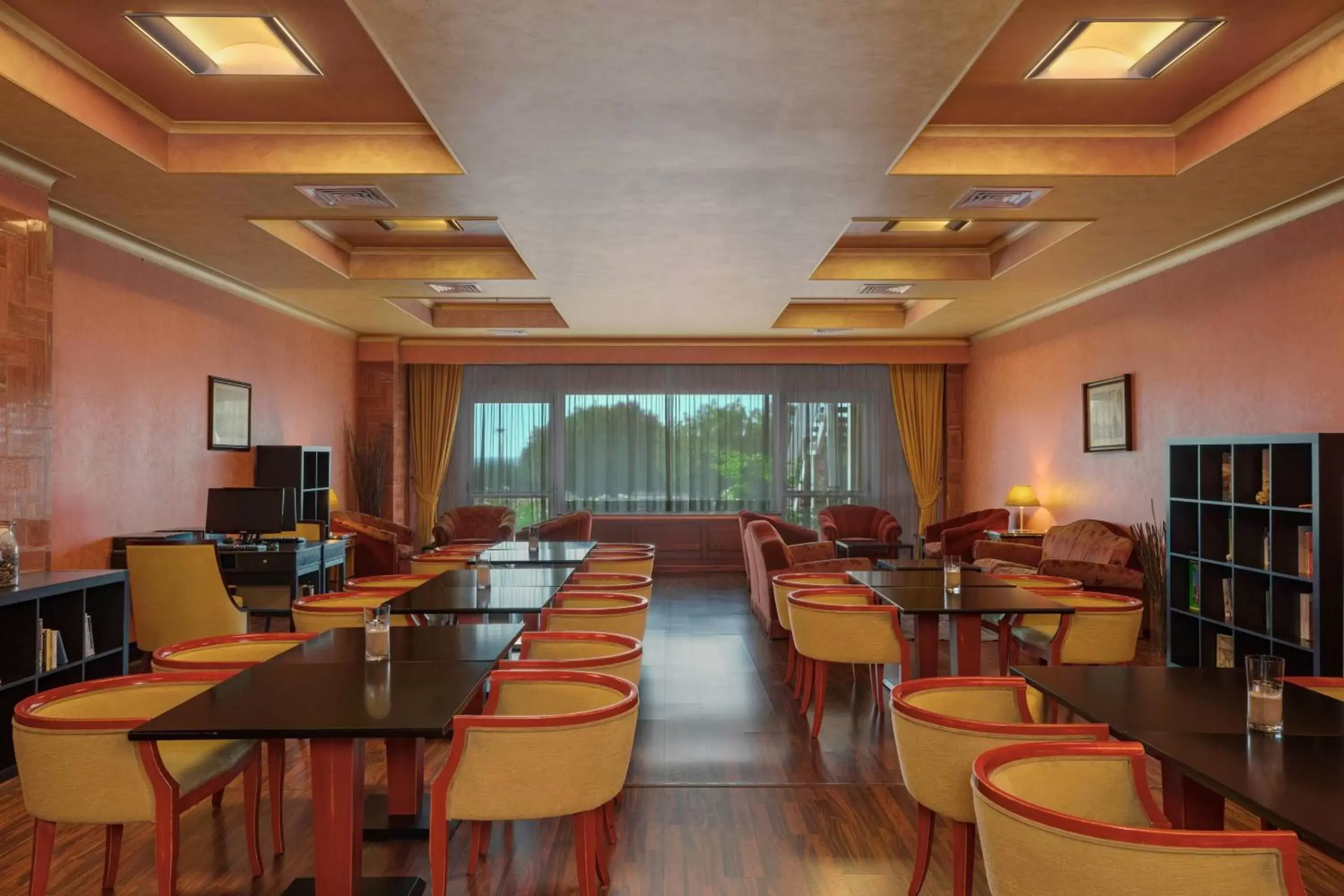 Lounge or bar, Restaurant/Places to Eat in Rome Marriott Park Hotel