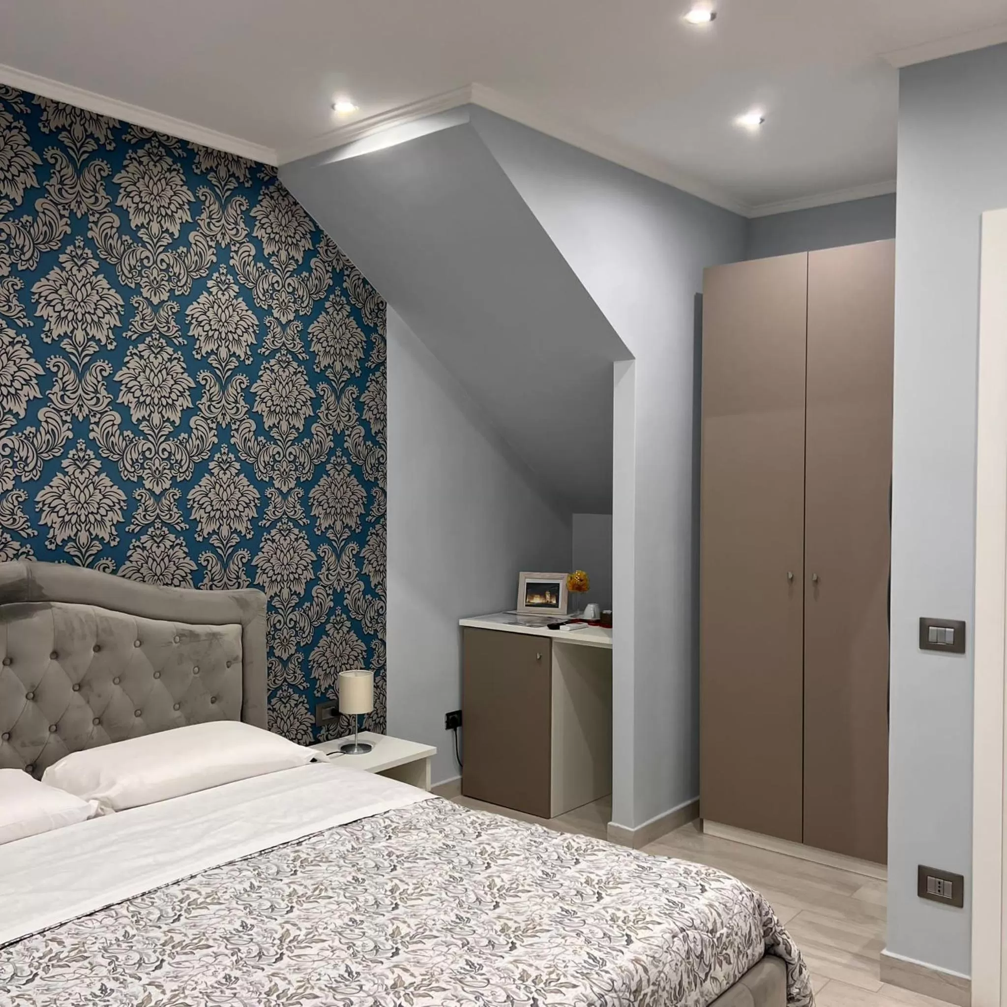 Photo of the whole room, Bed in Toledo Relax