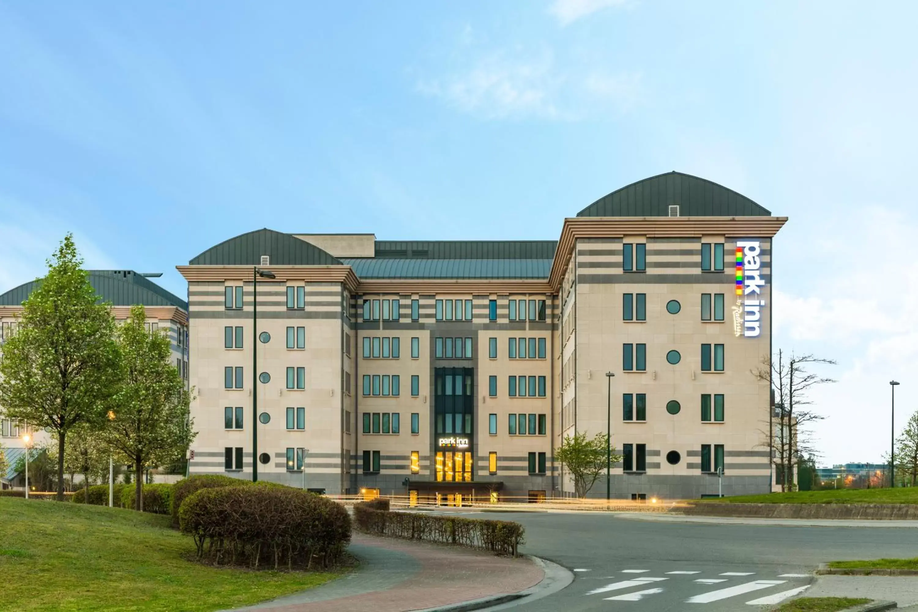 Facade/entrance in Park Inn By Radisson Brussels Airport