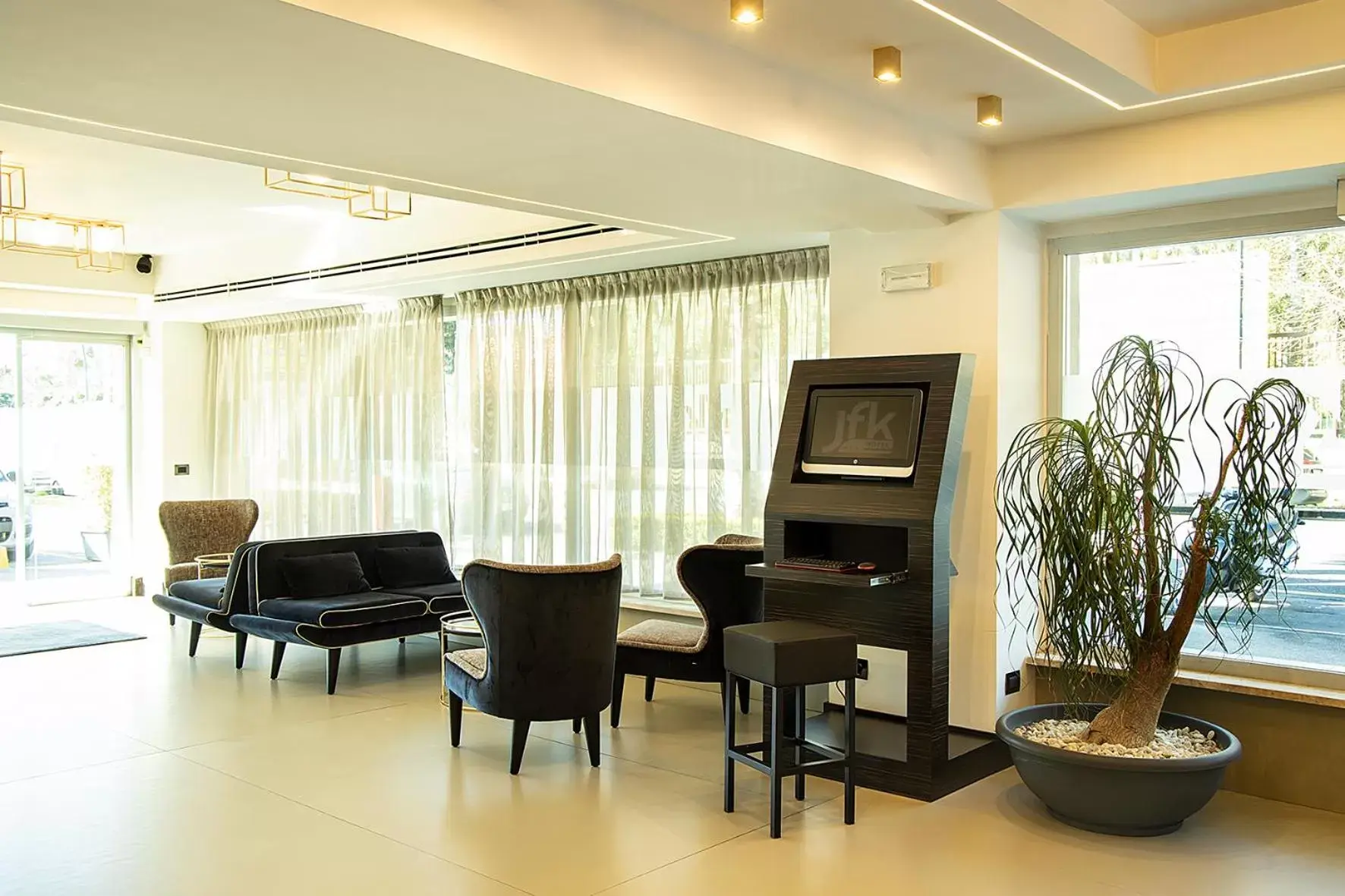 Lounge or bar in Best Western JFK Hotel Lounge or bar in Best Western JFK Hotel