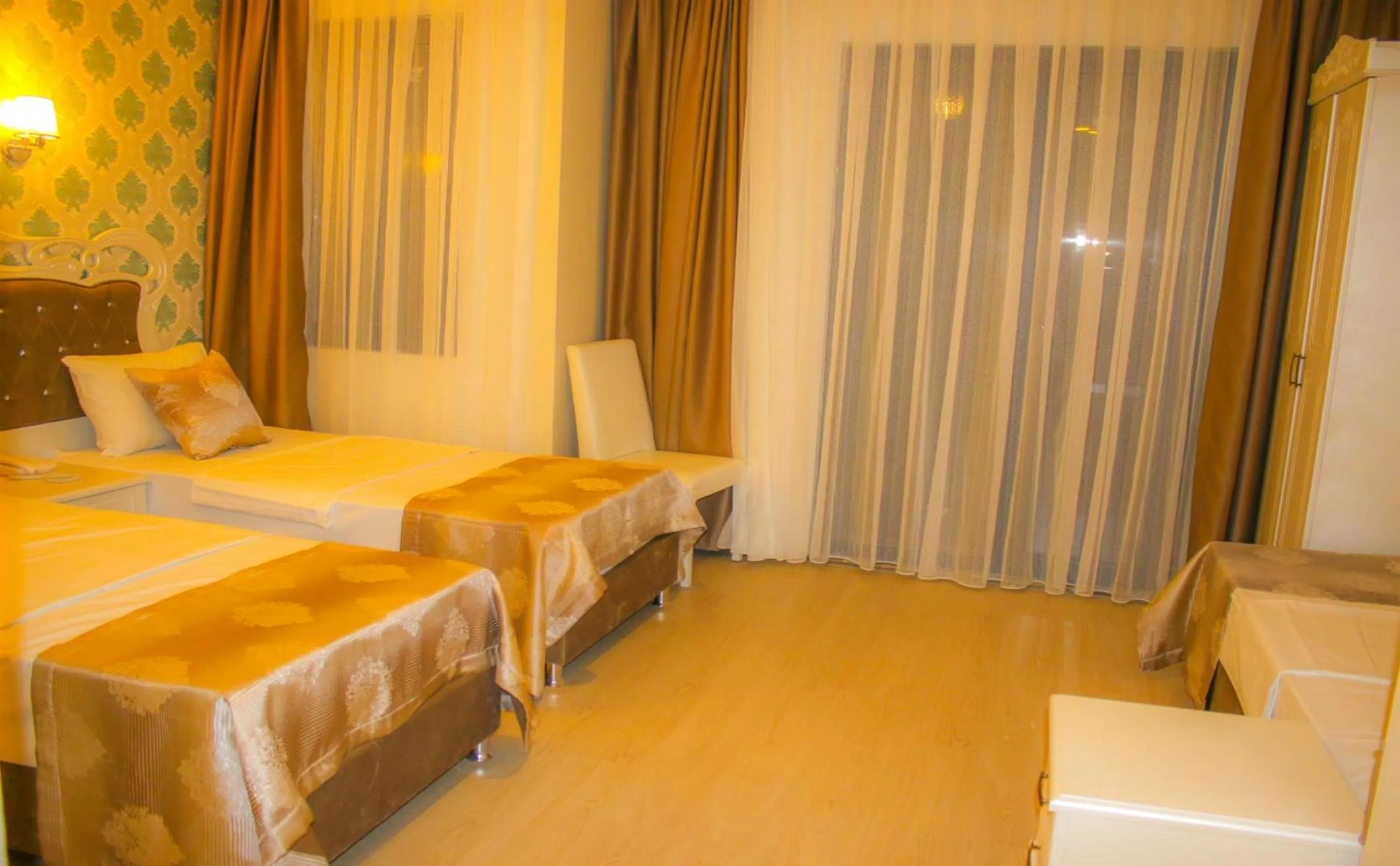 Deluxe Triple Room in Deluxe Newport Hotel - Old City