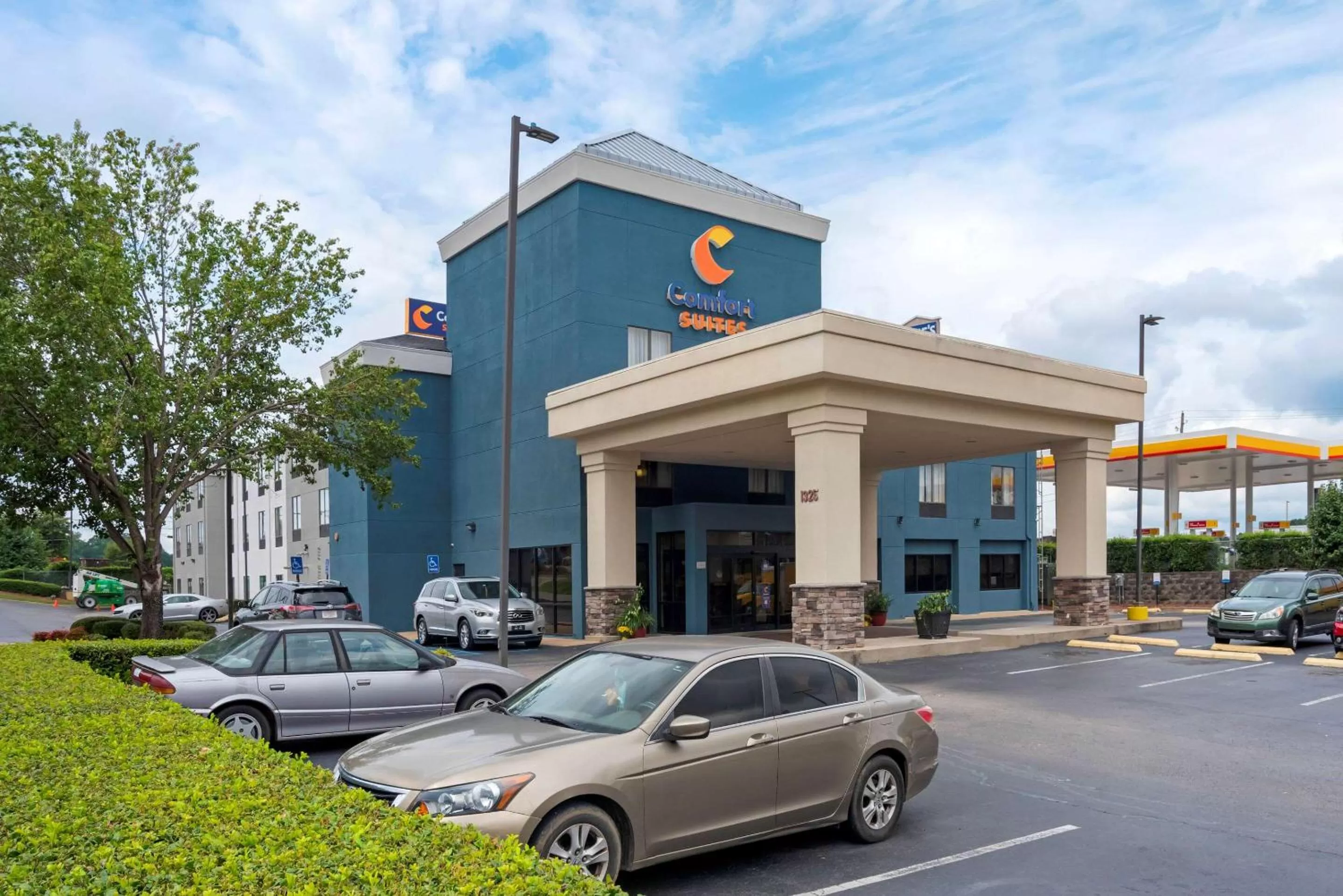 Property building in Comfort Suites Fultondale I-65 near I-22