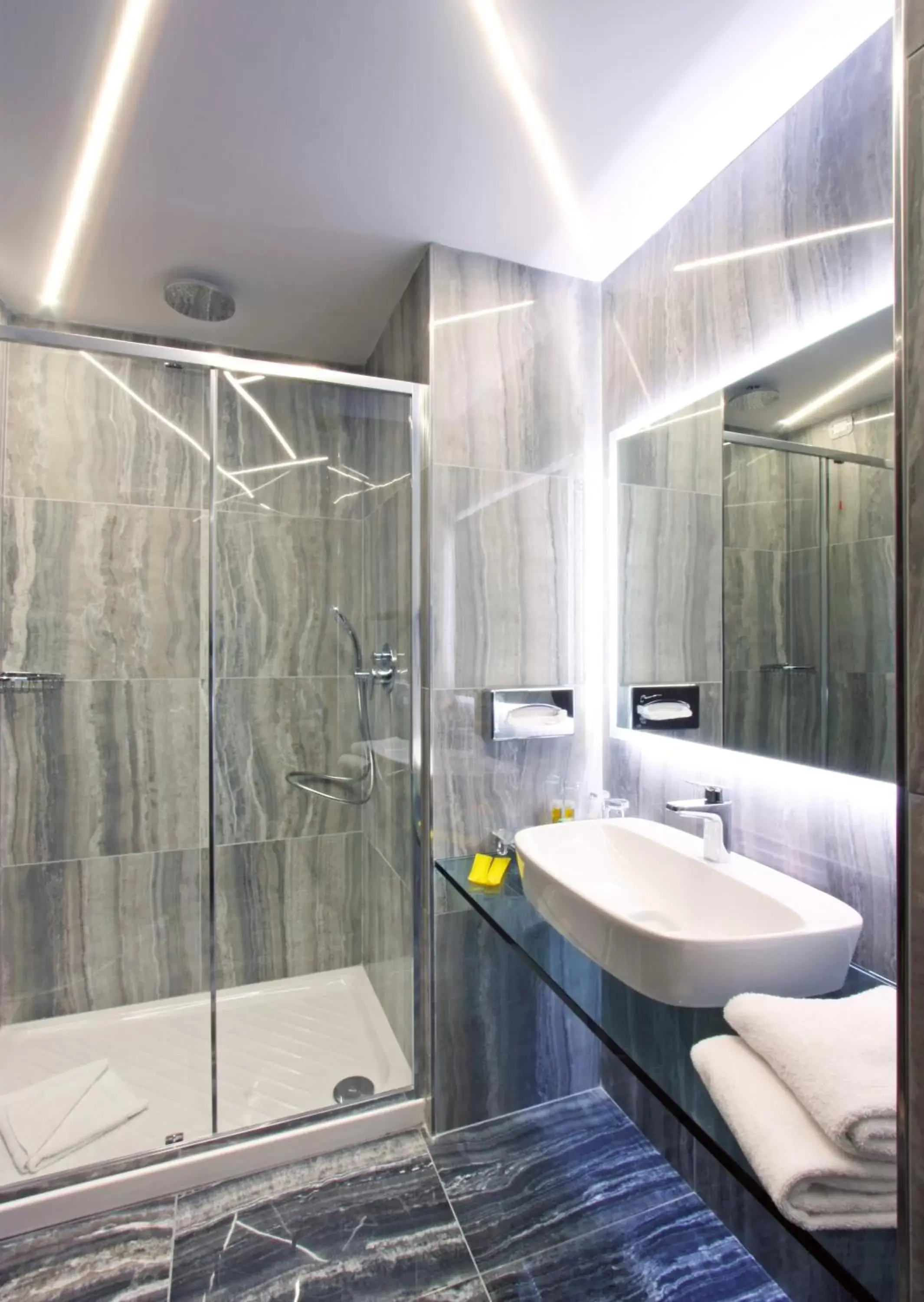 Shower, Bathroom in The Hive Hotel