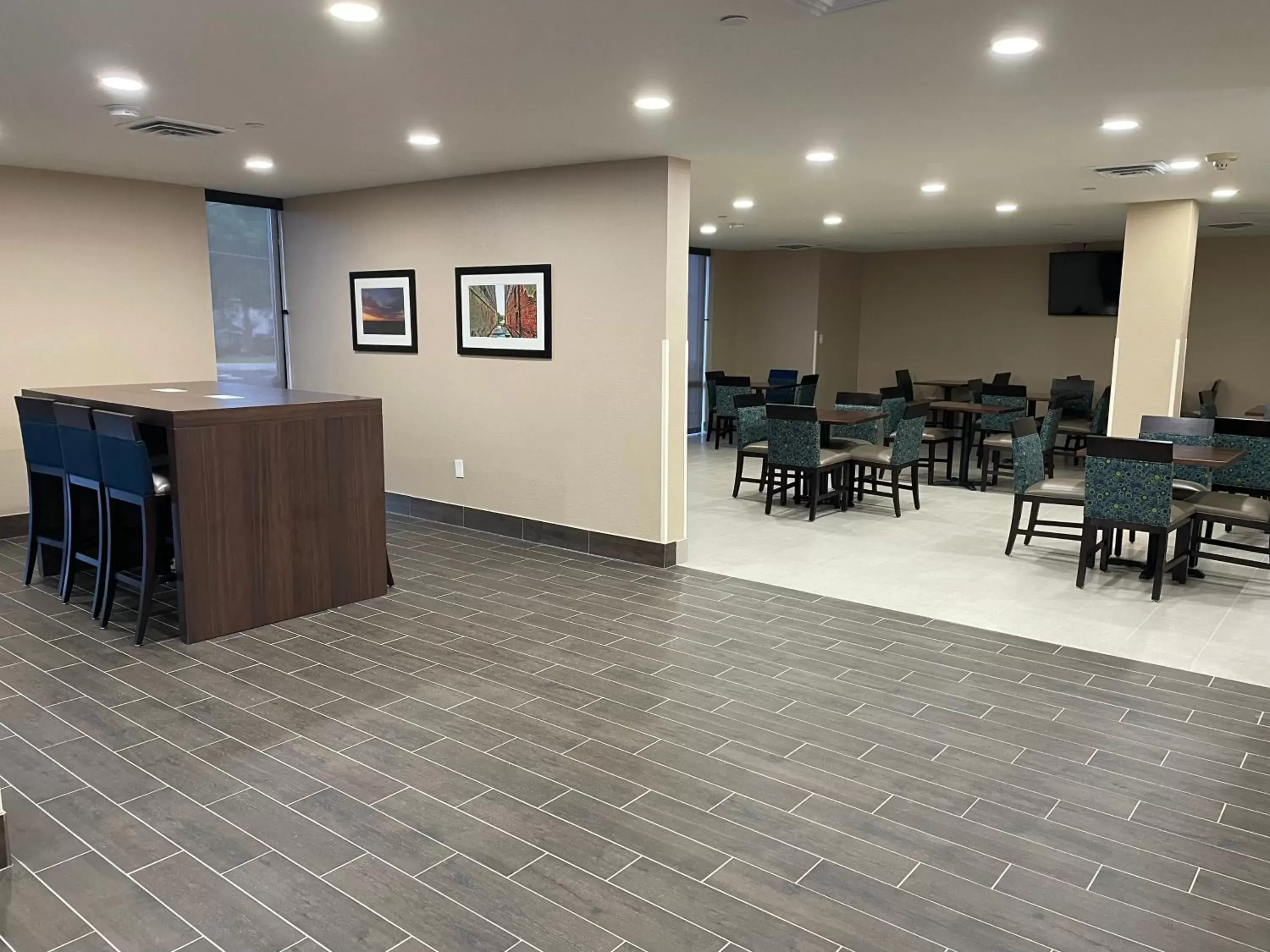 Lobby or reception, Restaurant/Places to Eat in Quality Inn & Suites Spring Lake - Fayetteville Near Fort Liberty