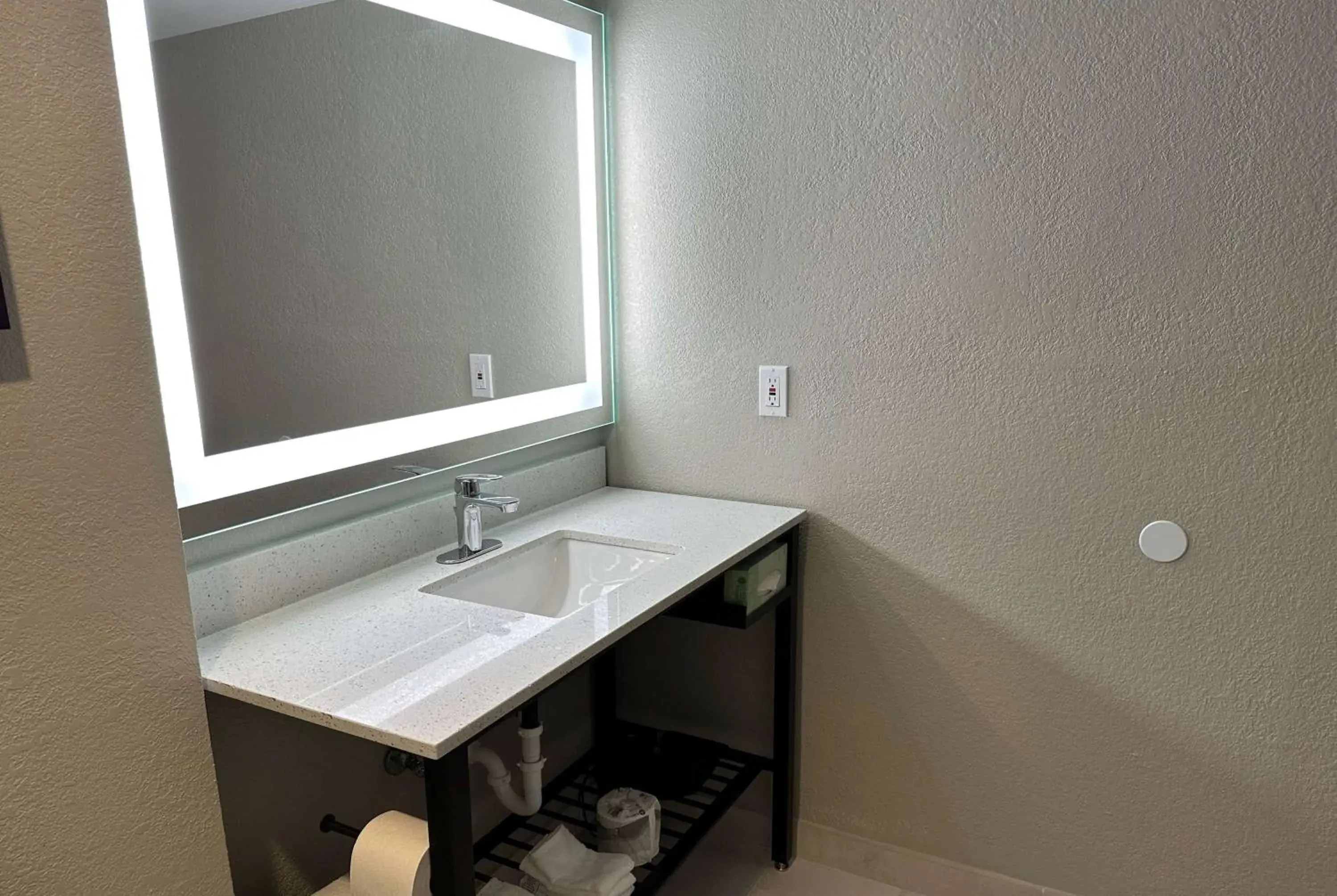 TV and multimedia, Bathroom in La Quinta Inn by Wyndham Huntsville Research Park