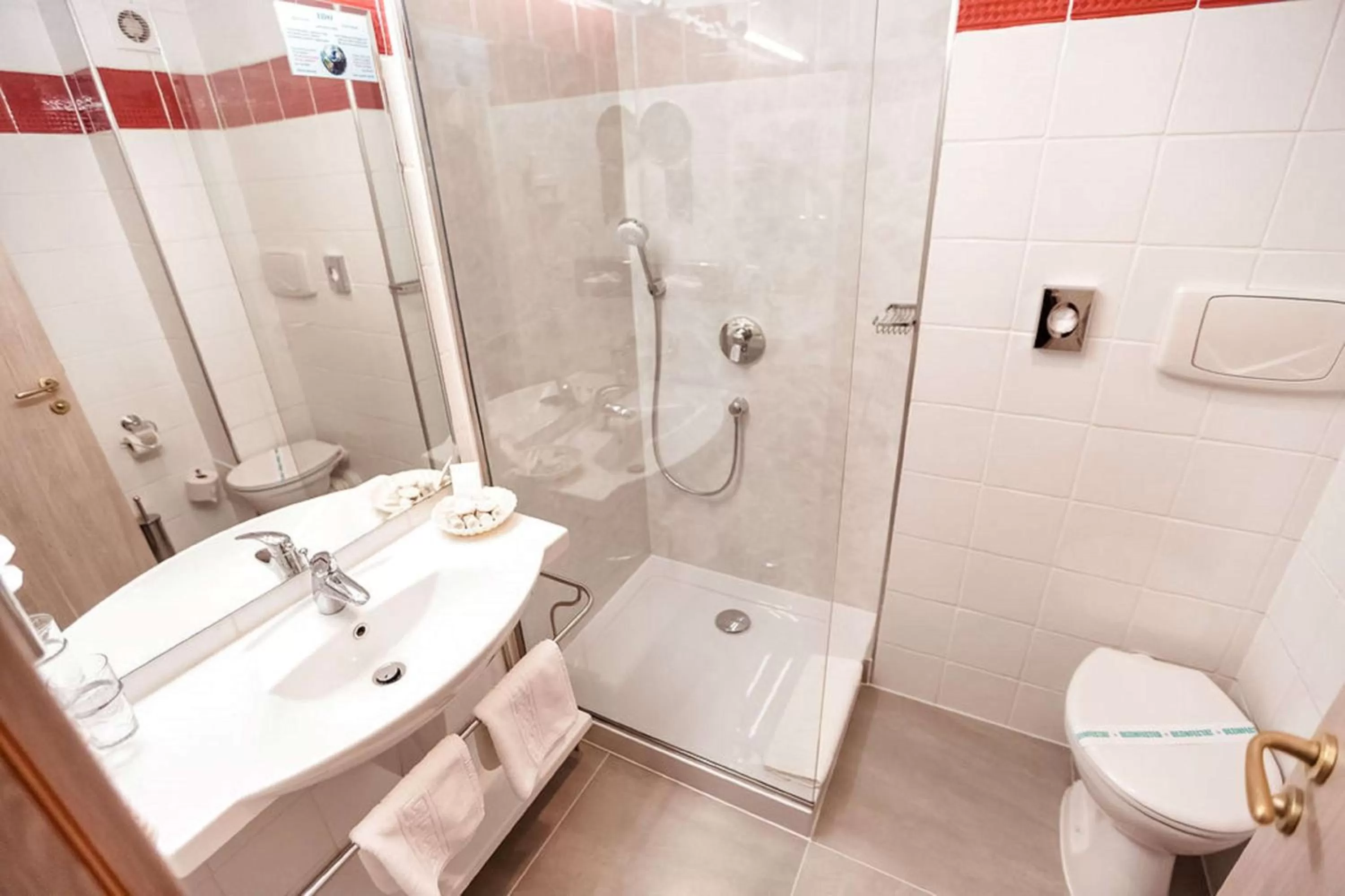 Bathroom in Best Western Plus Lido Hotel