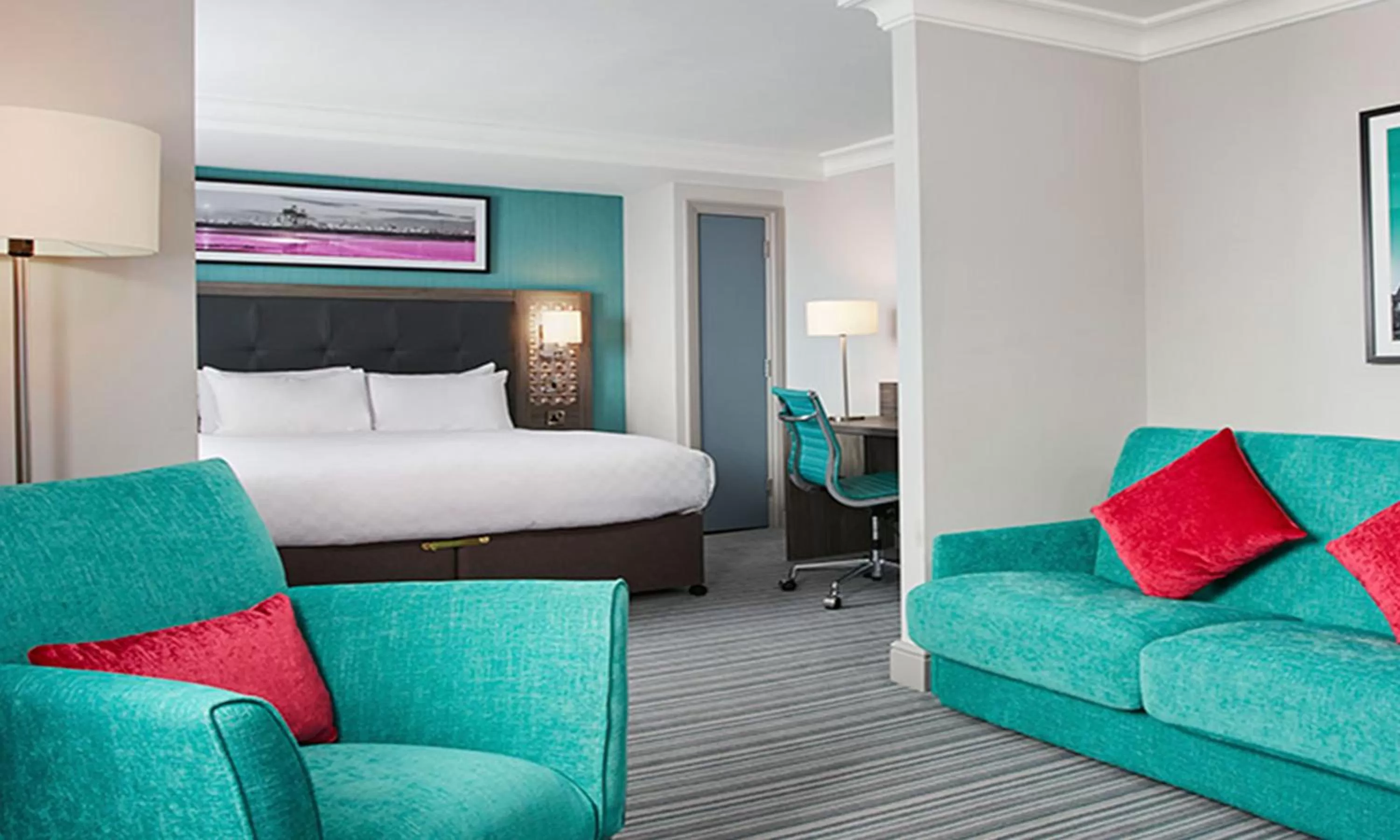 Living room, Bed in Leonardo Hotel Cheltenham