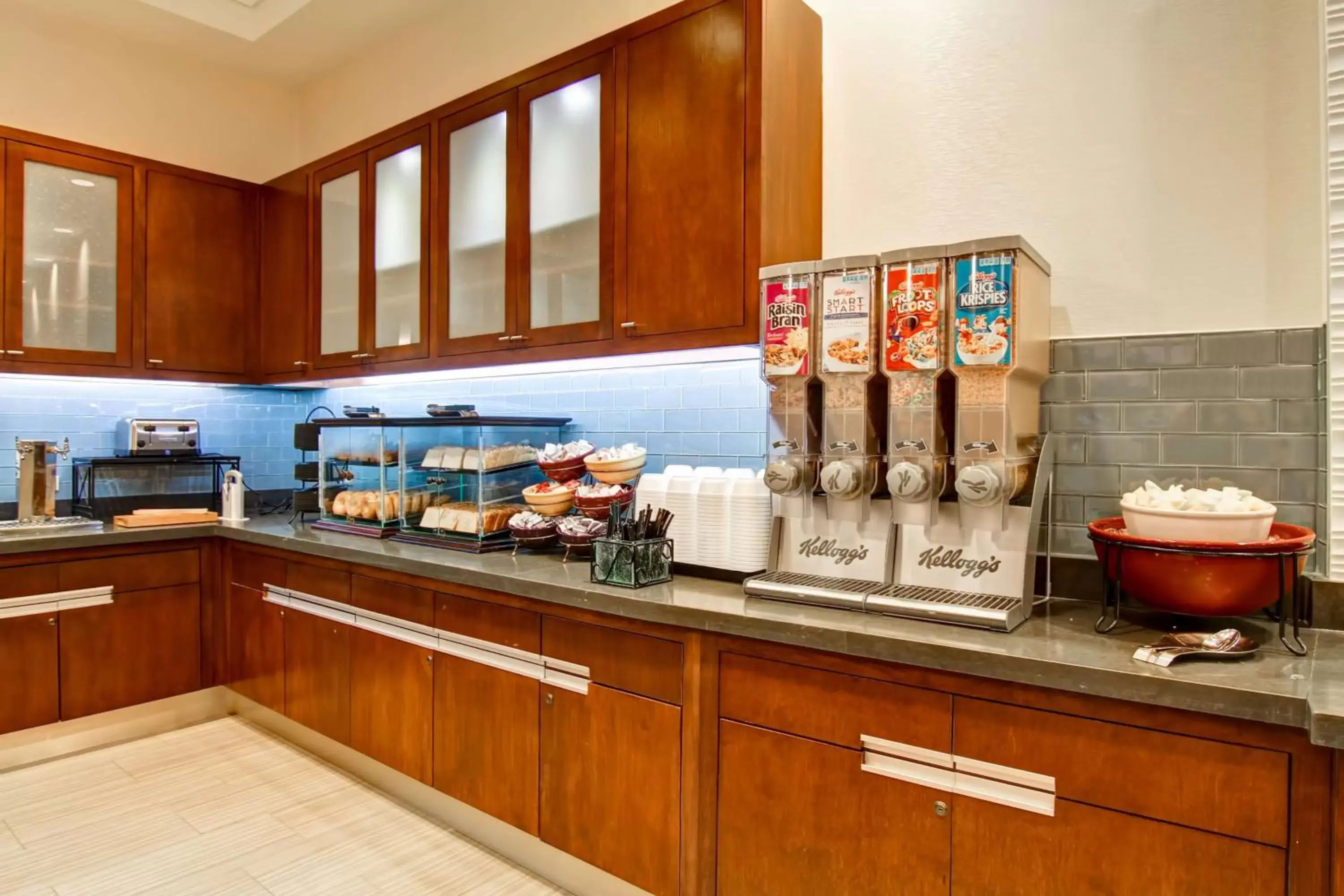 Breakfast, Kitchen/Kitchenette in Homewood Suites by Hilton Washington, D.C. Downtown