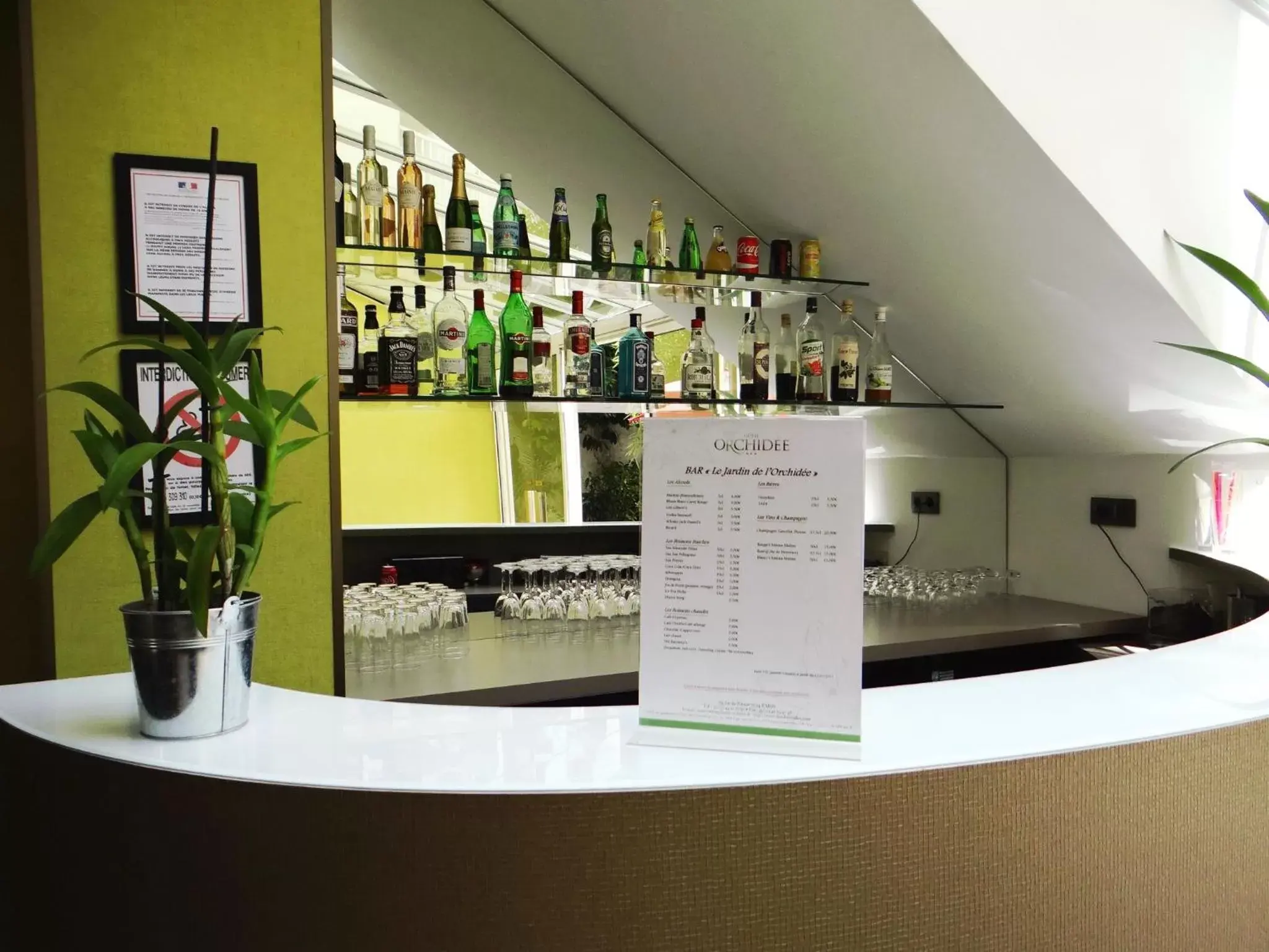 Lounge or bar in Hôtel Orchidée