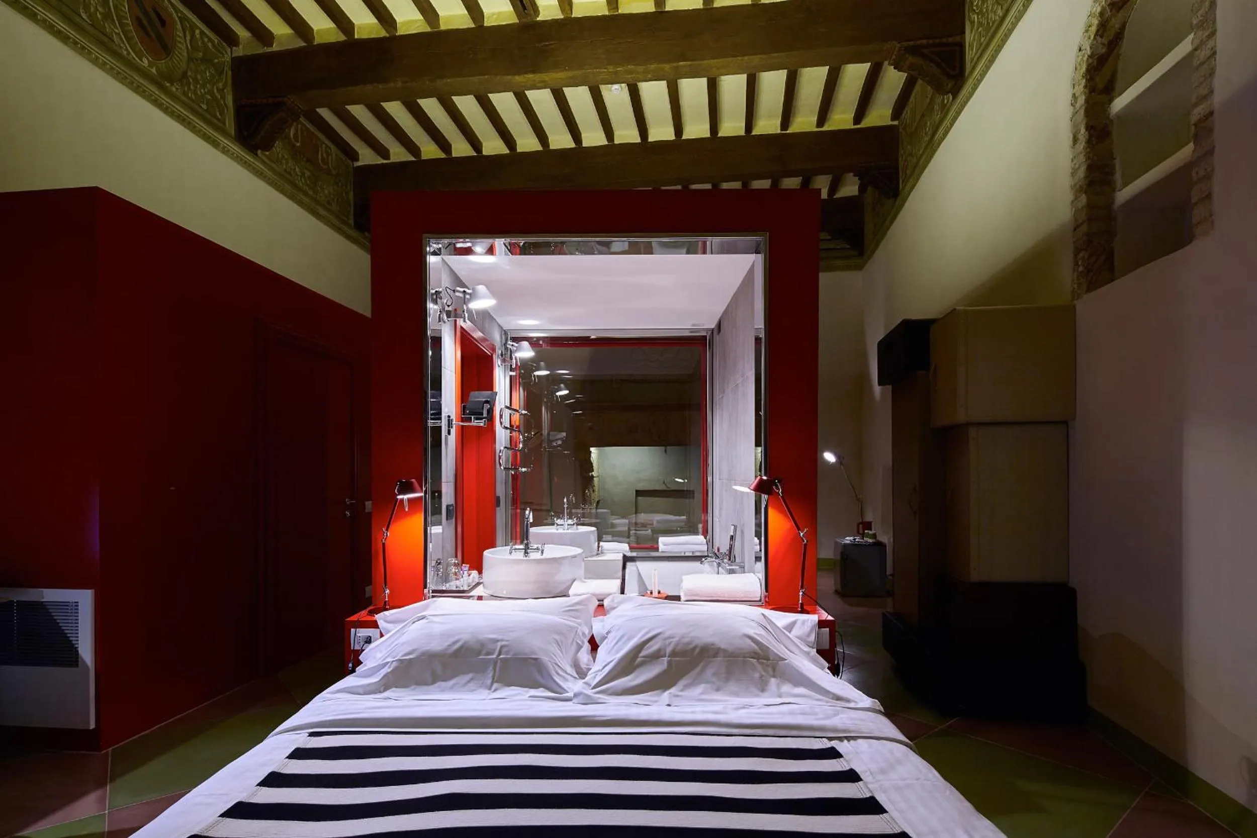 Bed in Palazzetto Rosso - Art Hotel
