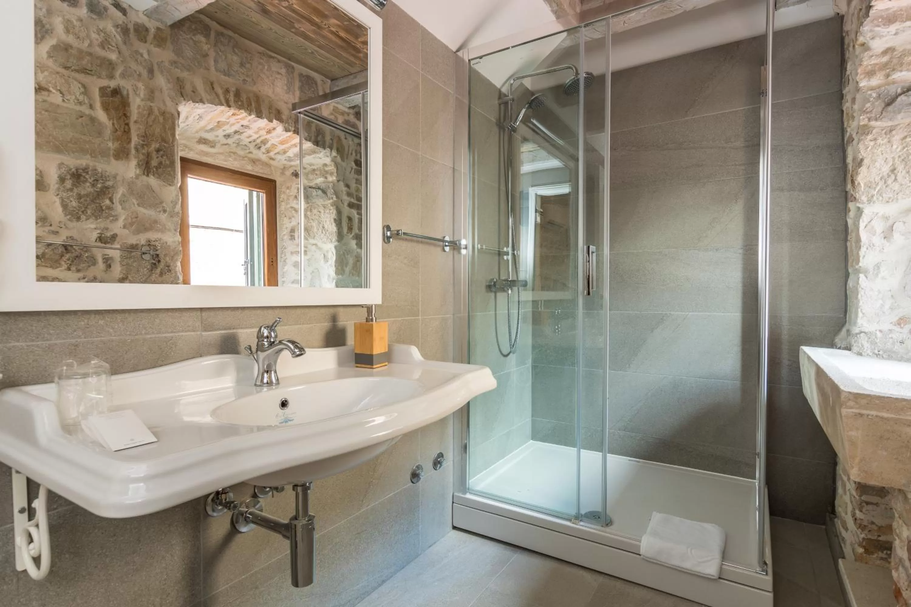 Bathroom in Heritage Palace Varos - MAG Quaint & Elegant Boutique Hotels
